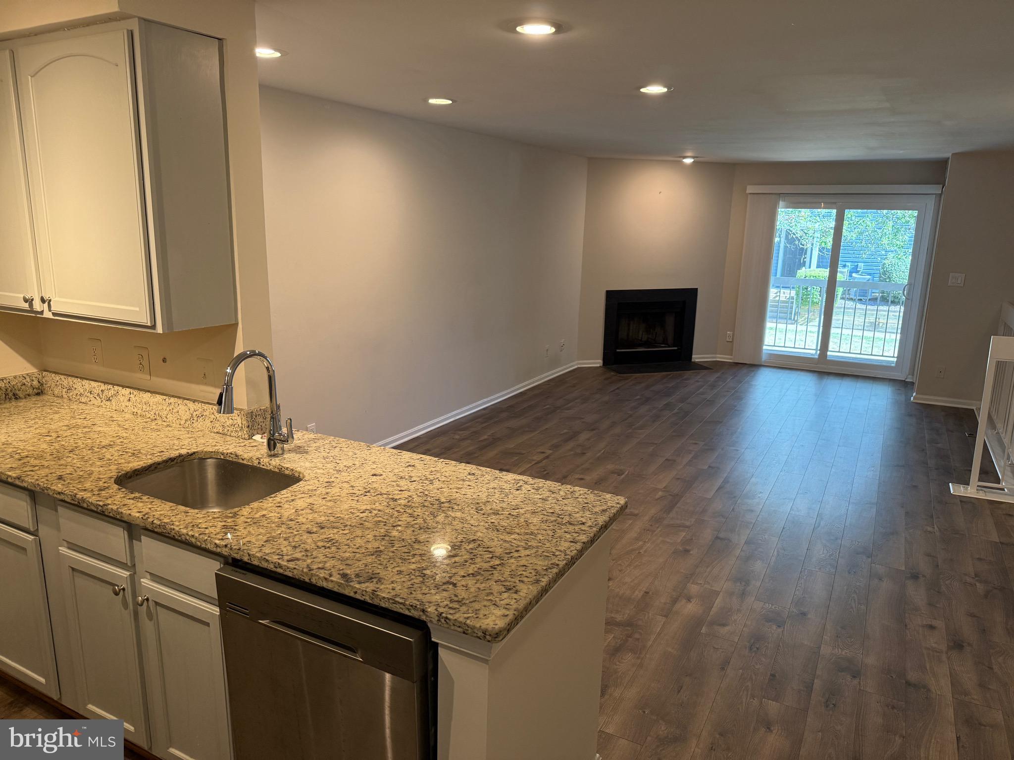 PONDS AT CENTREVILLE - Residential Lease