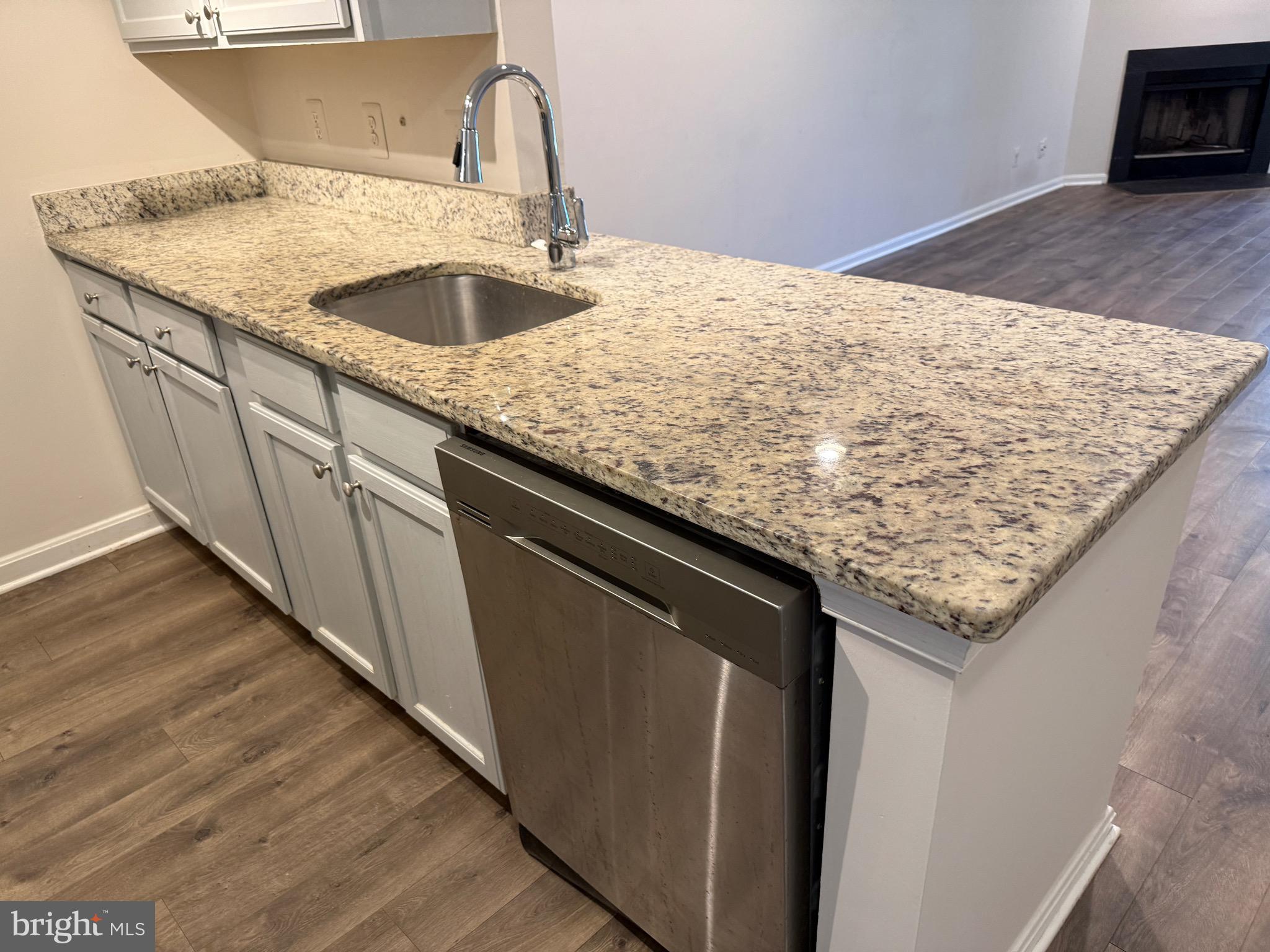 PONDS AT CENTREVILLE - Residential Lease