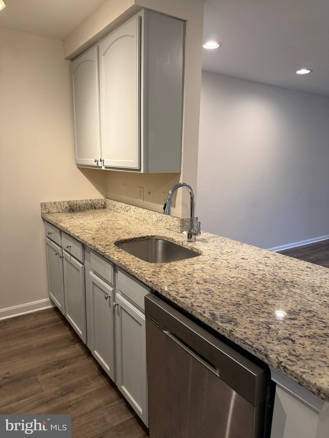 PONDS AT CENTREVILLE - Residential Lease