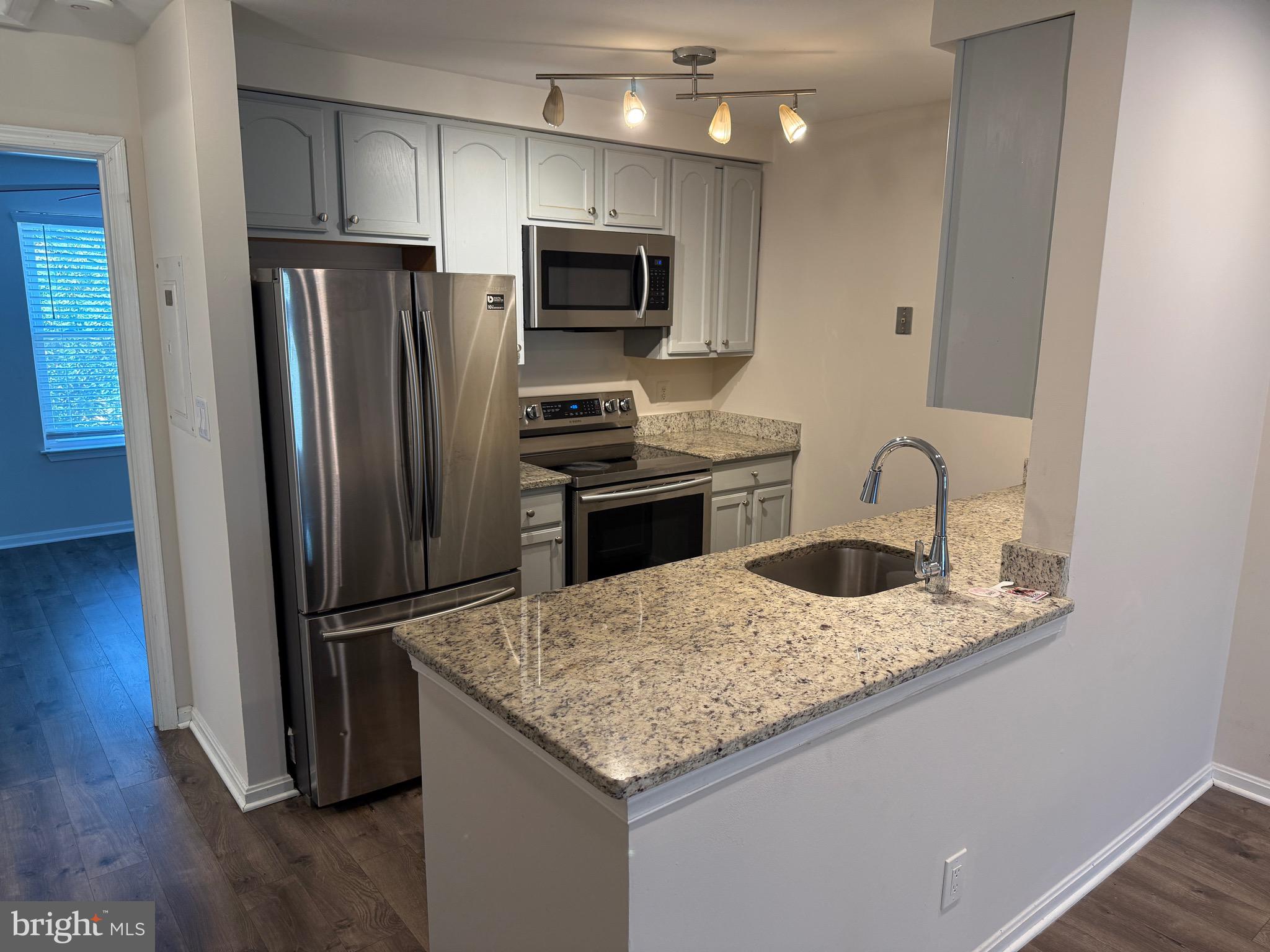 PONDS AT CENTREVILLE - Residential Lease