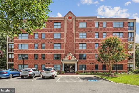 Photo of 604 Mckinsey Park Drive #202, SEVERNA PARK, MD 21146 (MLS # MDAA2138452)