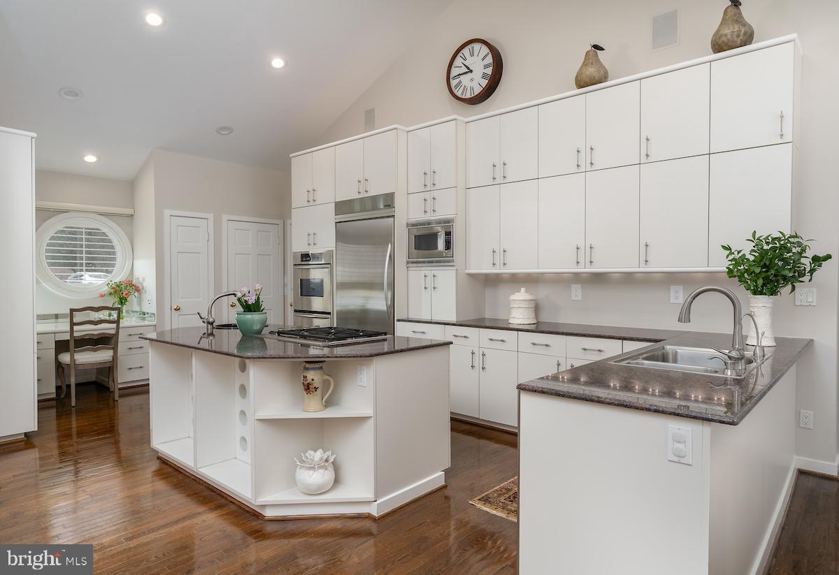 BURNING TREE MANOR - Residential