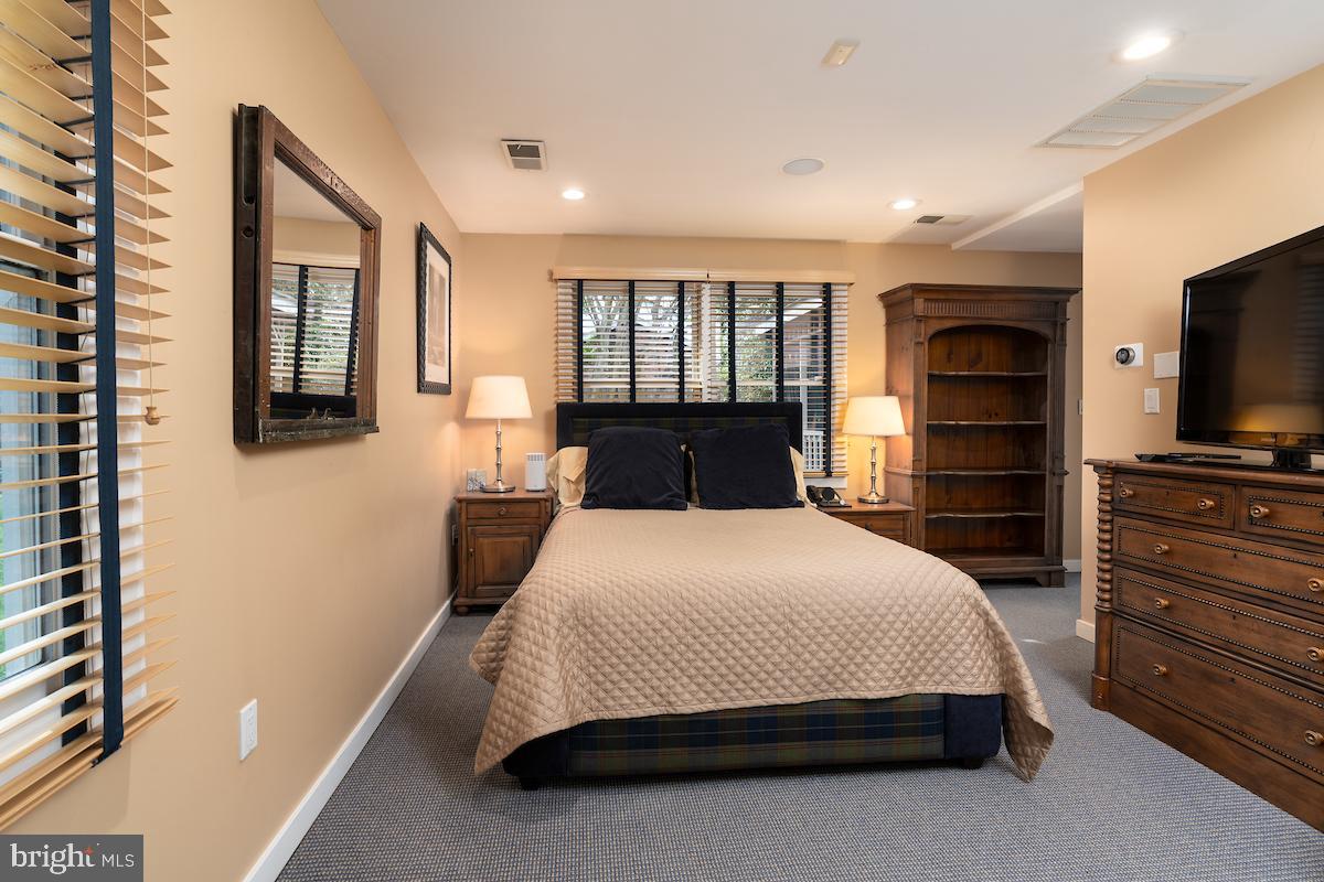 BURNING TREE MANOR - Residential