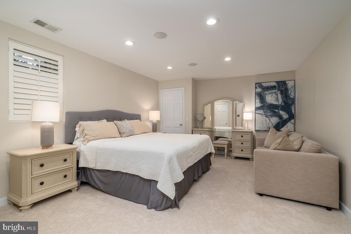 BURNING TREE MANOR - Residential