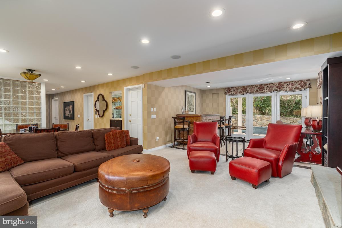 BURNING TREE MANOR - Residential