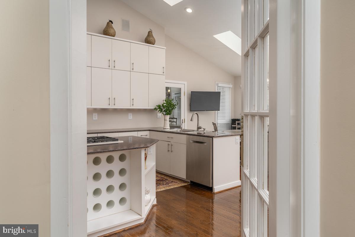 BURNING TREE MANOR - Residential