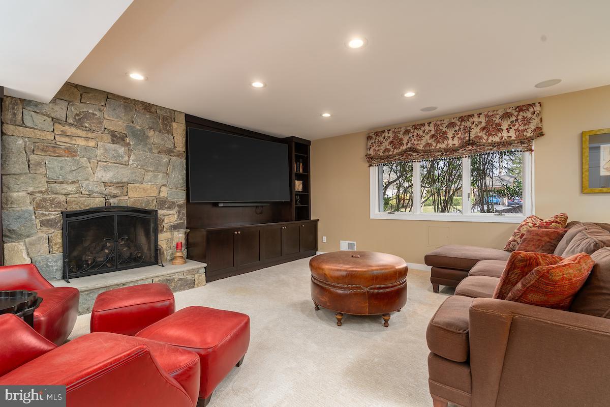 BURNING TREE MANOR - Residential