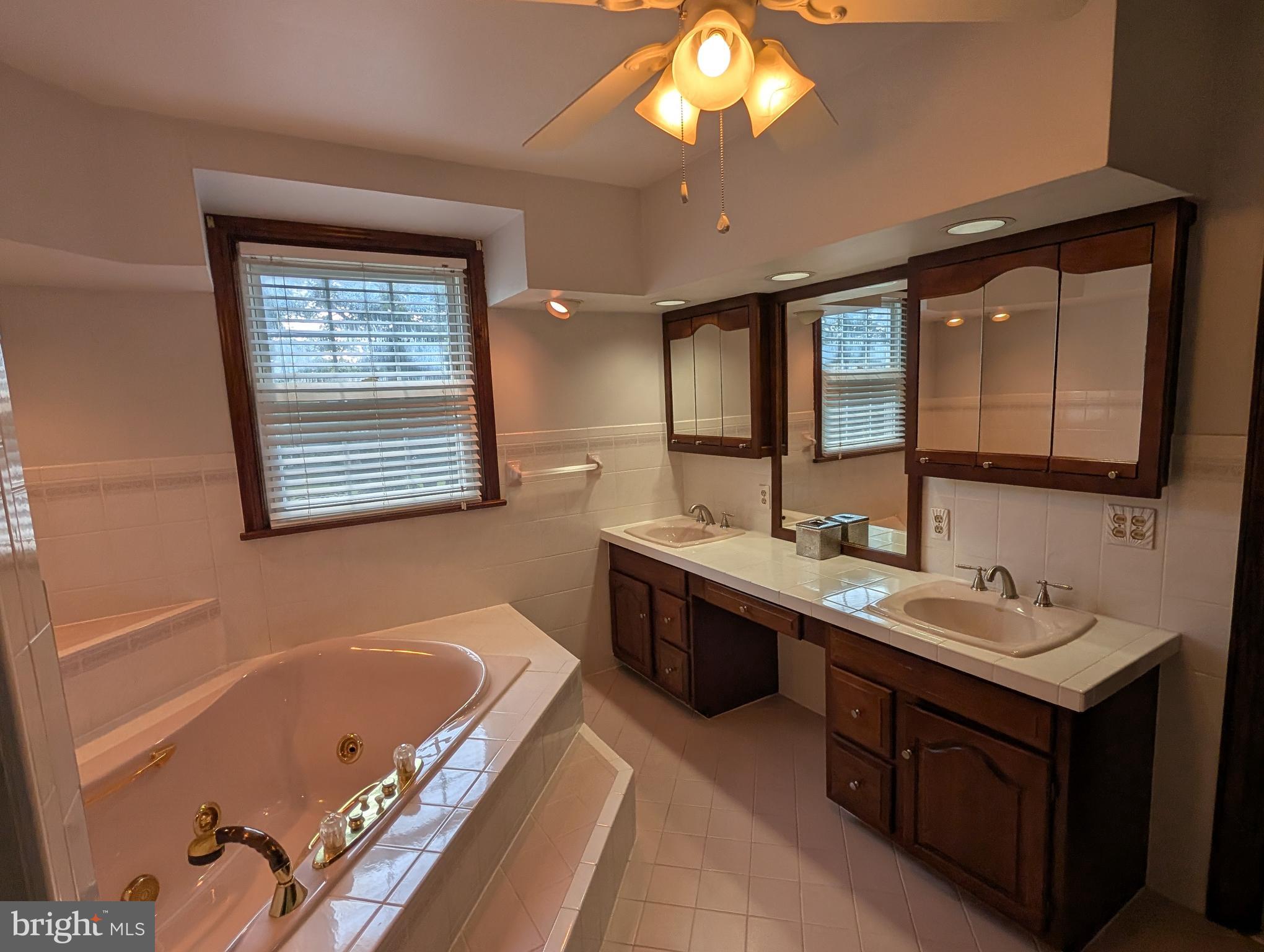 GLEN OAKS - Residential Lease