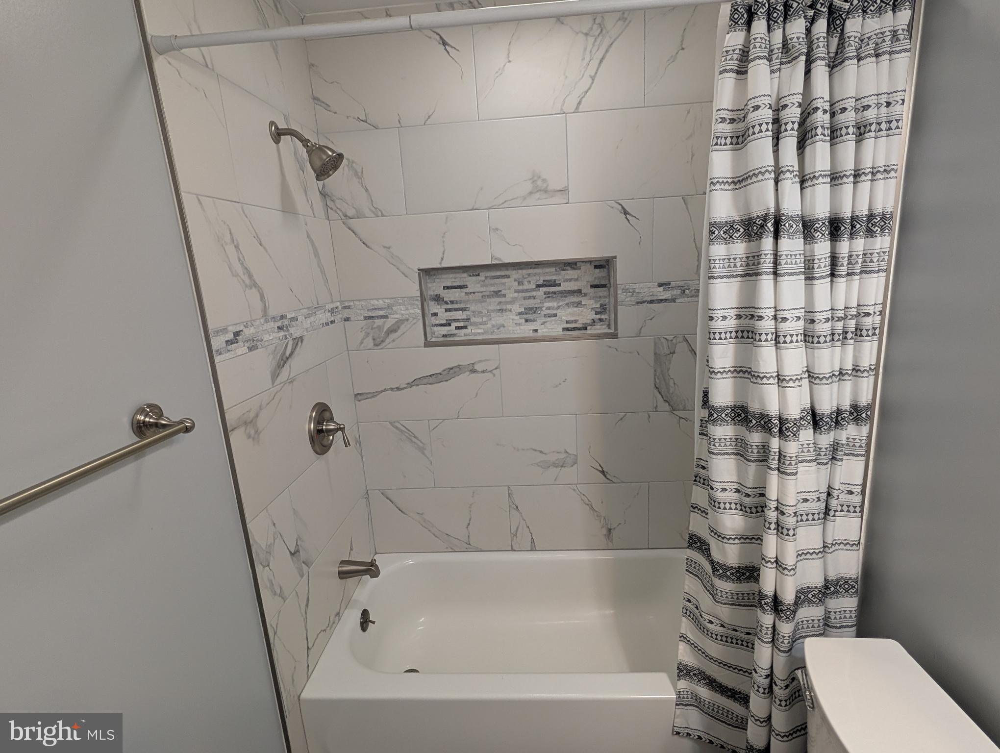 GLEN OAKS - Residential Lease