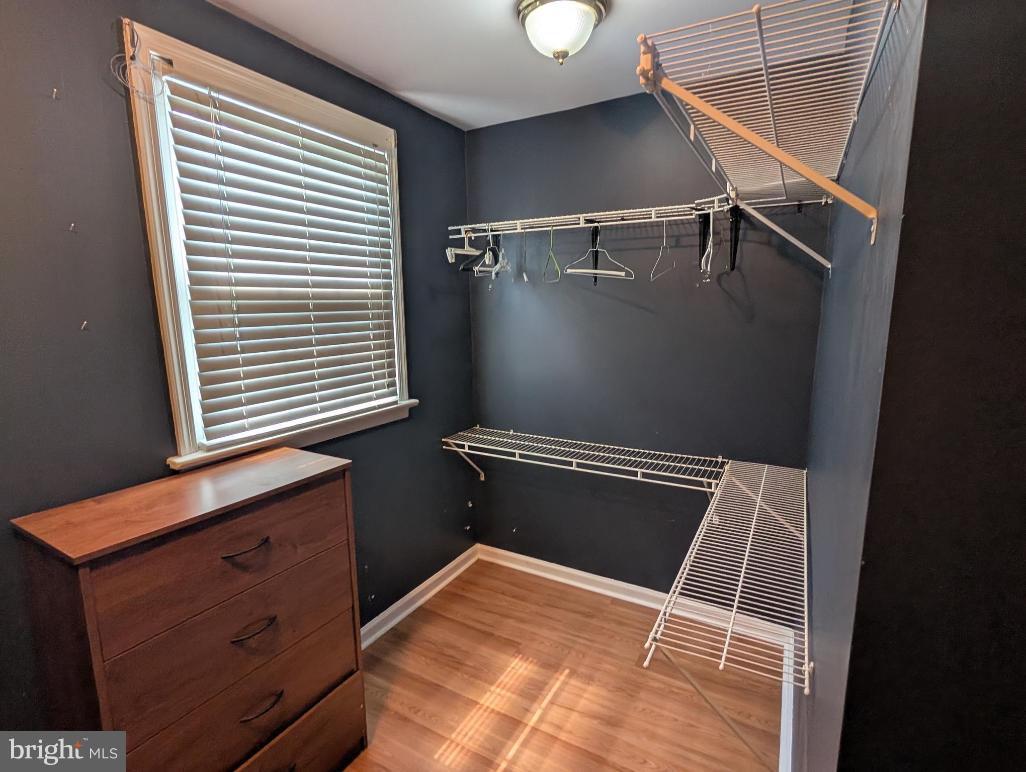 GLEN OAKS - Residential Lease