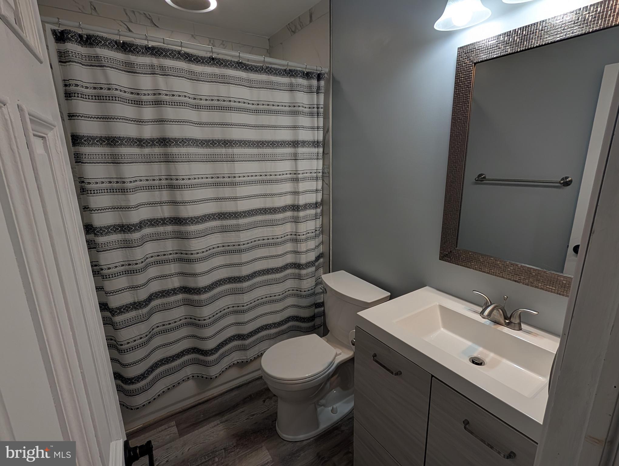 GLEN OAKS - Residential Lease