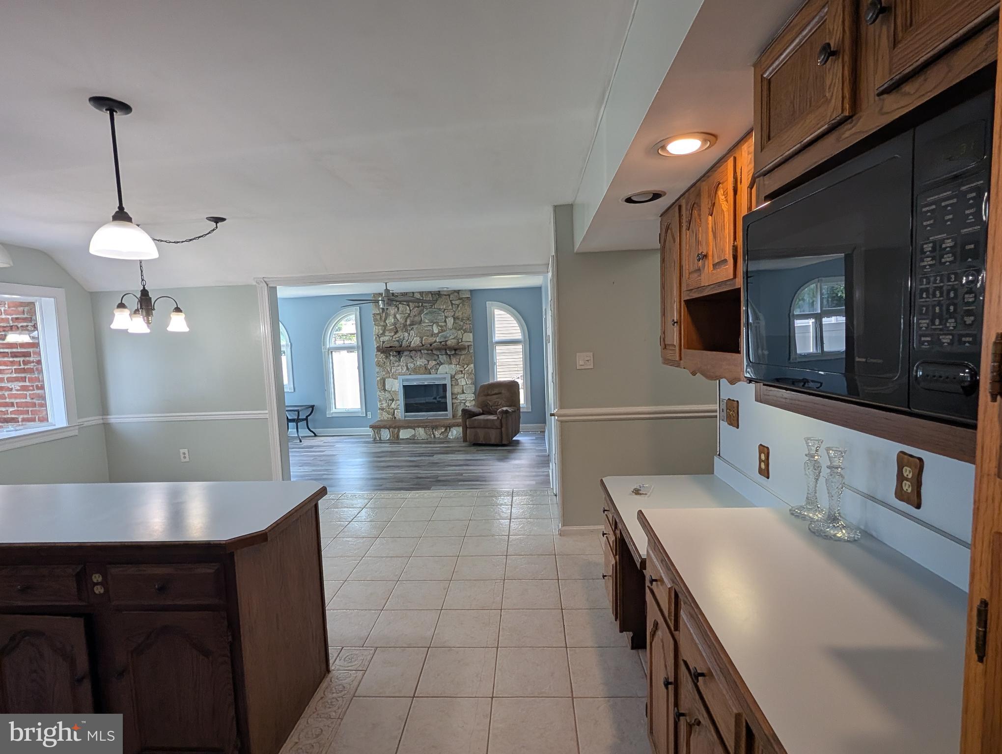 GLEN OAKS - Residential Lease