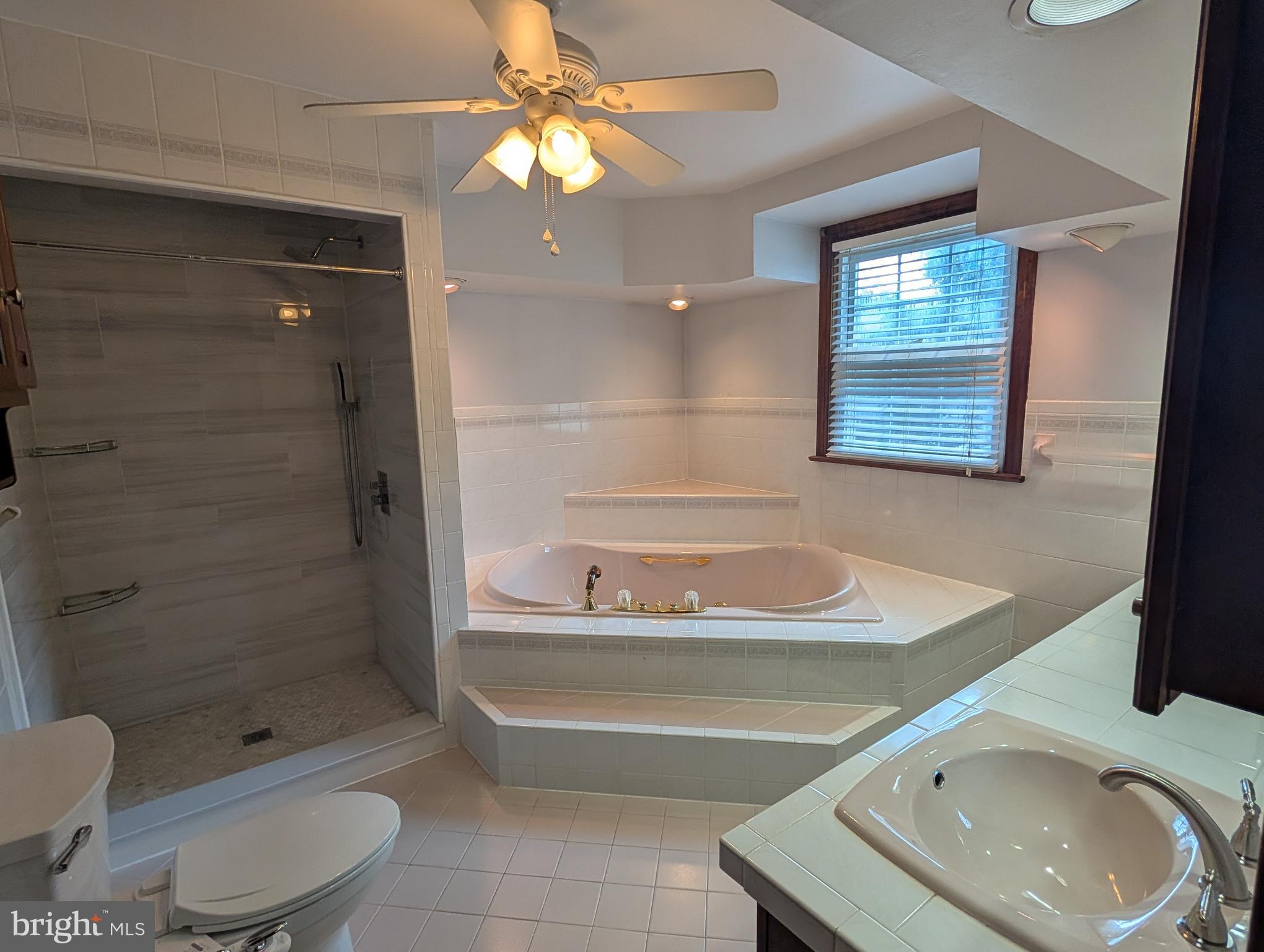 GLEN OAKS - Residential Lease