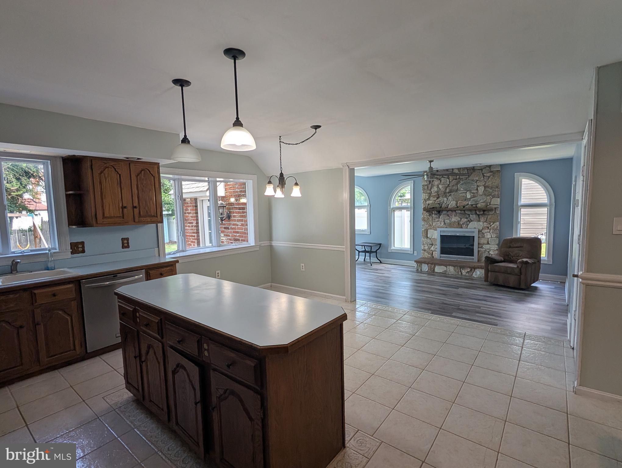 GLEN OAKS - Residential Lease