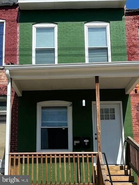 MUST SEE! UPDATED 4 SEPERATE UNIT TOWNHOME IN SOUGHT AFTER WESTPORT COMMUNITY! UNIT 3A HAS LAMINATE FLOORS THROUGHOUT. ONE SPACIOUS BEDROOM. BATHROOM WITH UPDATED VANITY WITH STALL SHOWER. NEW STACKED WASHER DRYER. KITCHEN HAS REFRIDGERATOR, WITH BUILT IN MICROWAVE.
UNIT A3 HAS ITS OWN PRIVATE ENTRANCE THROUGH THE REAR DECK!
CALL OWNER DIRECTLY FOR SHOWINGS
4 UNITS RENTED SEPERATELY