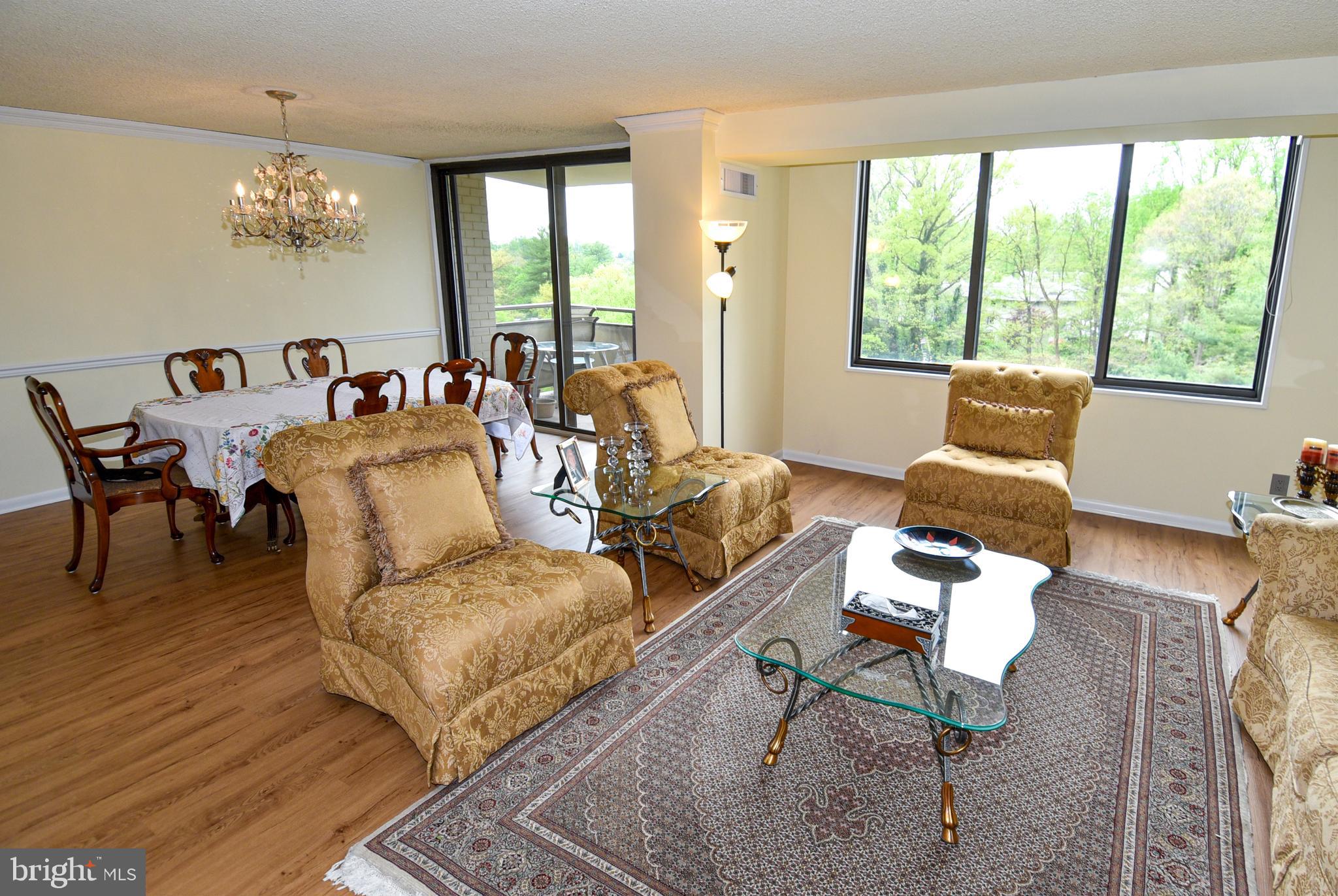 PROMENADE TOWERS - Residential