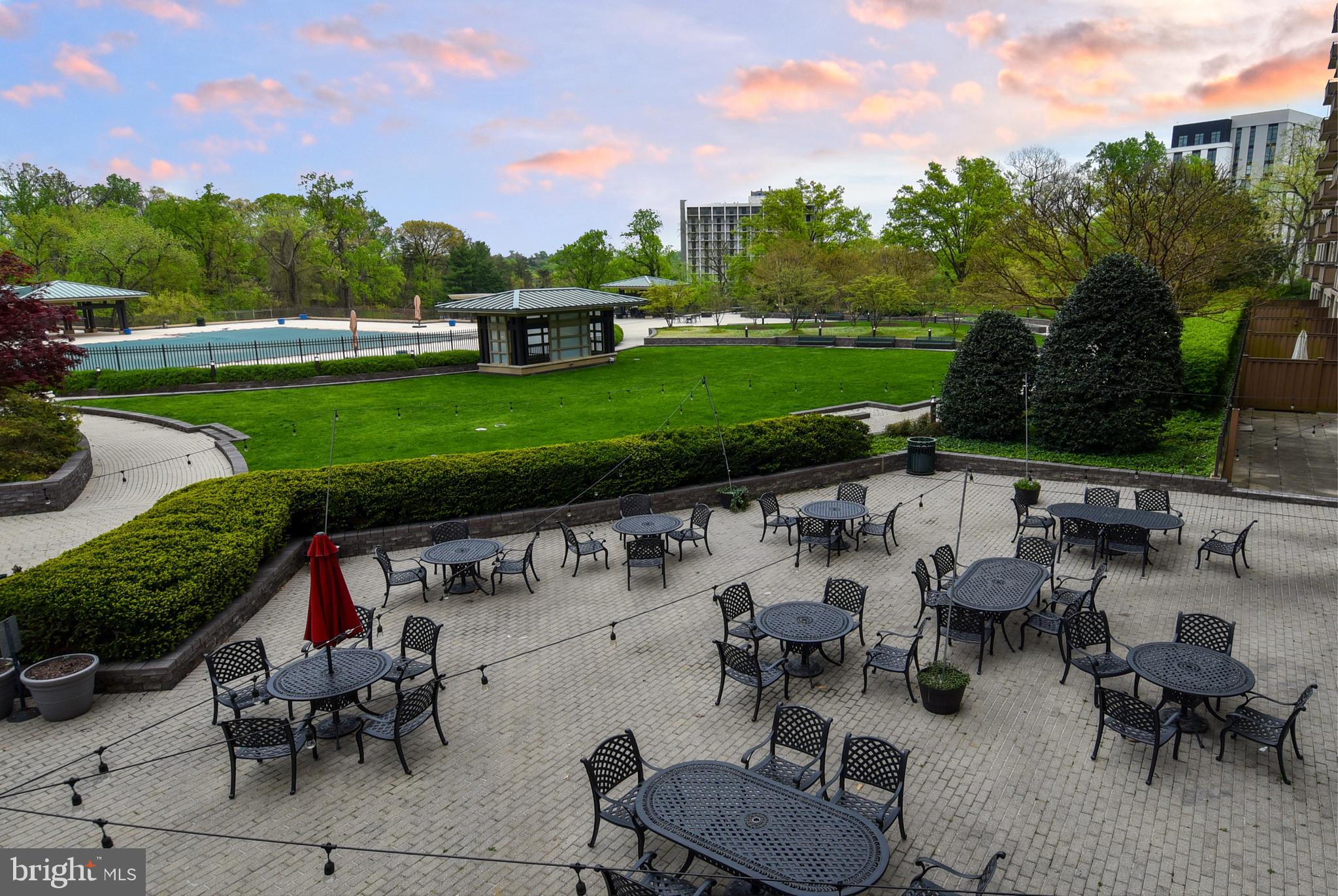 PROMENADE TOWERS - Residential