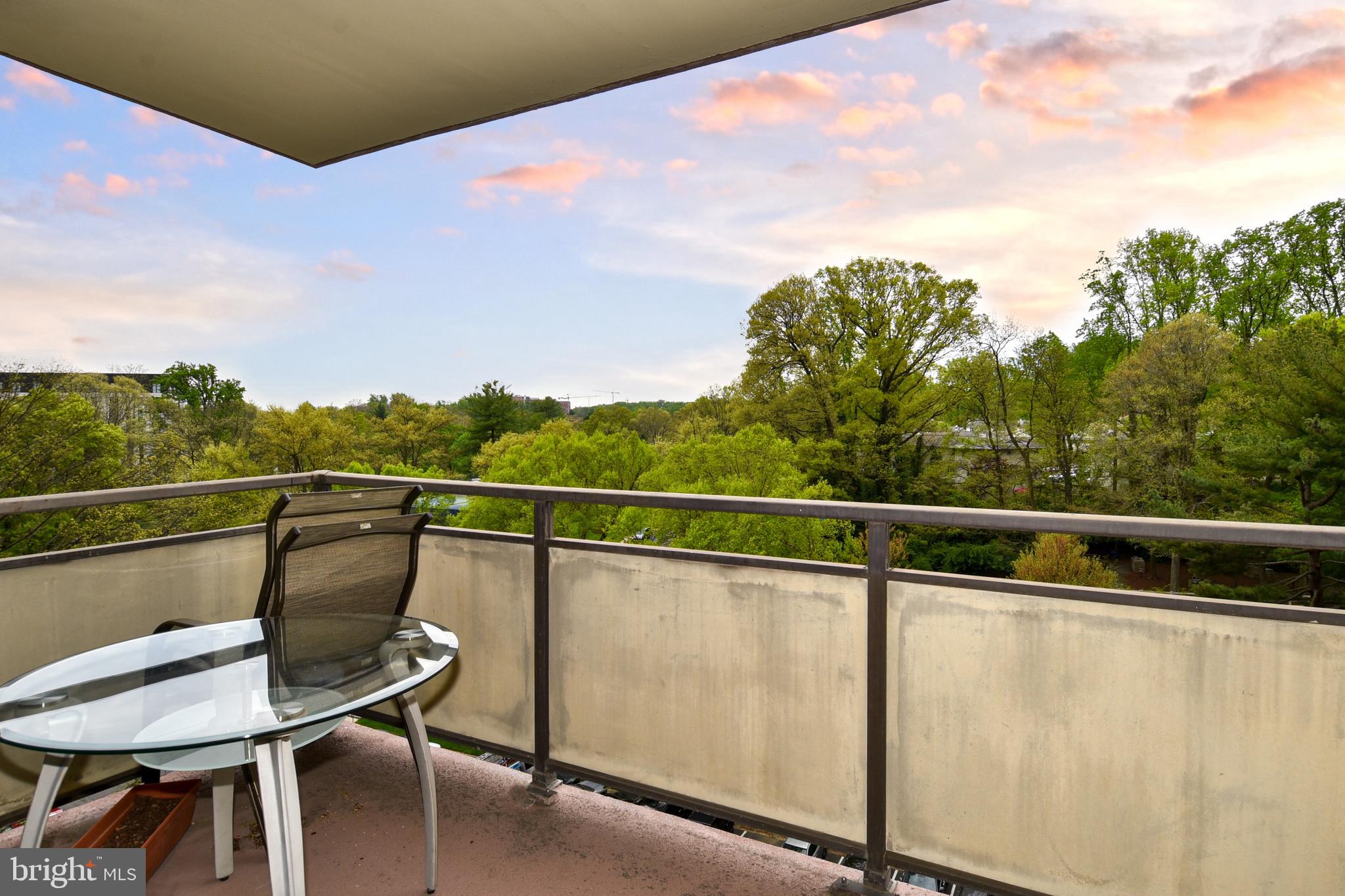 PROMENADE TOWERS - Residential