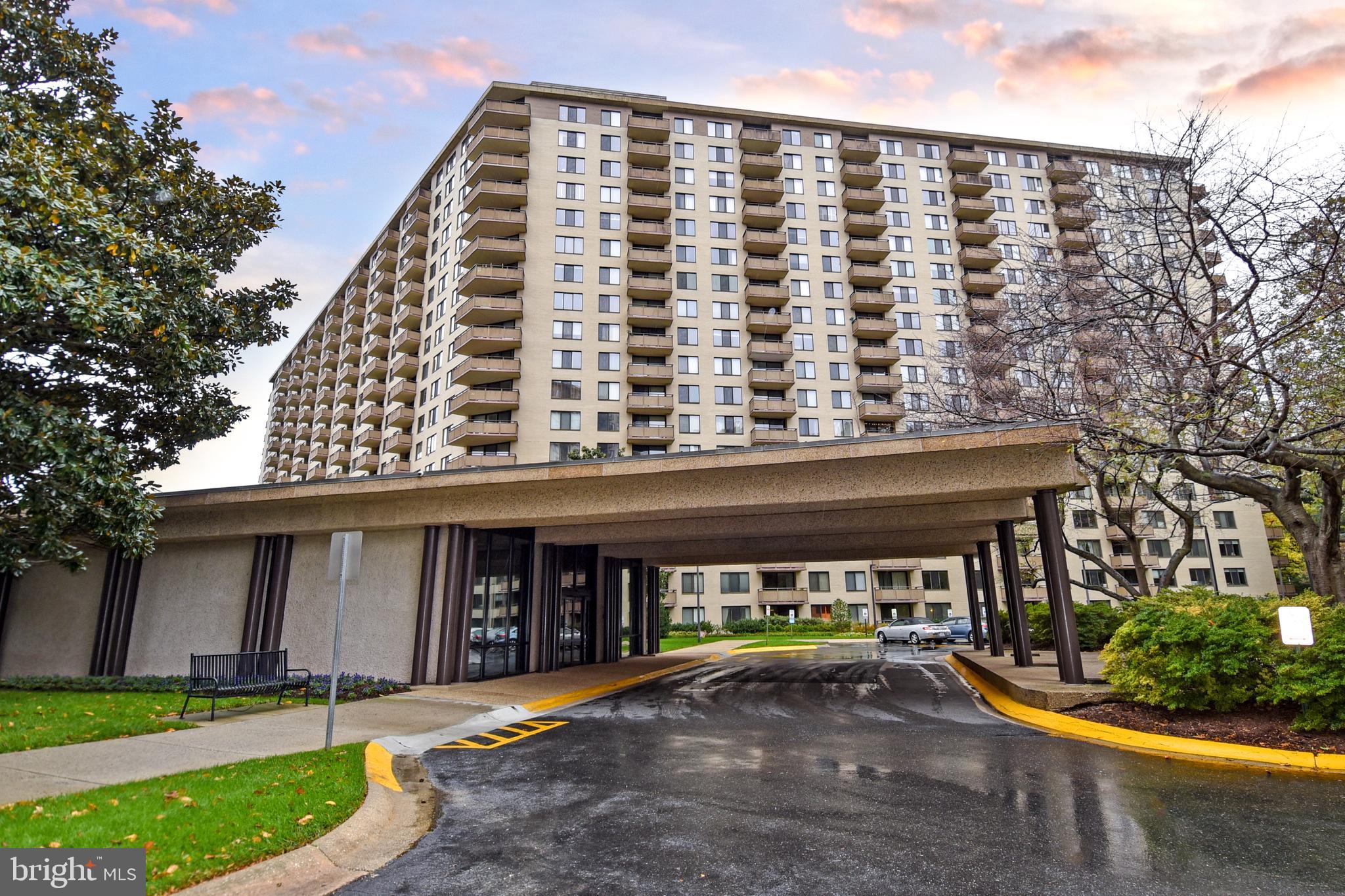 PROMENADE TOWERS - Residential