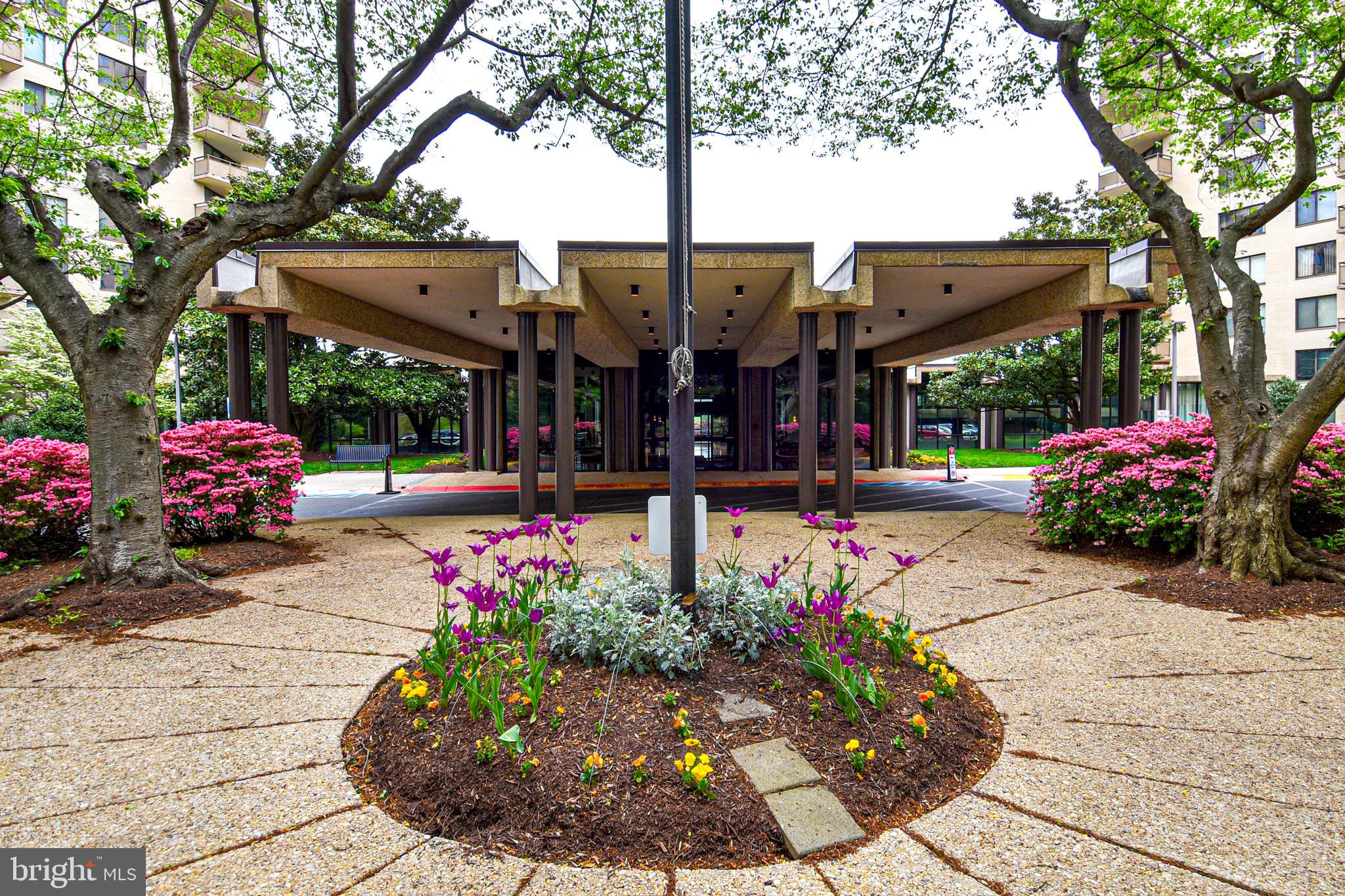 PROMENADE TOWERS - Residential