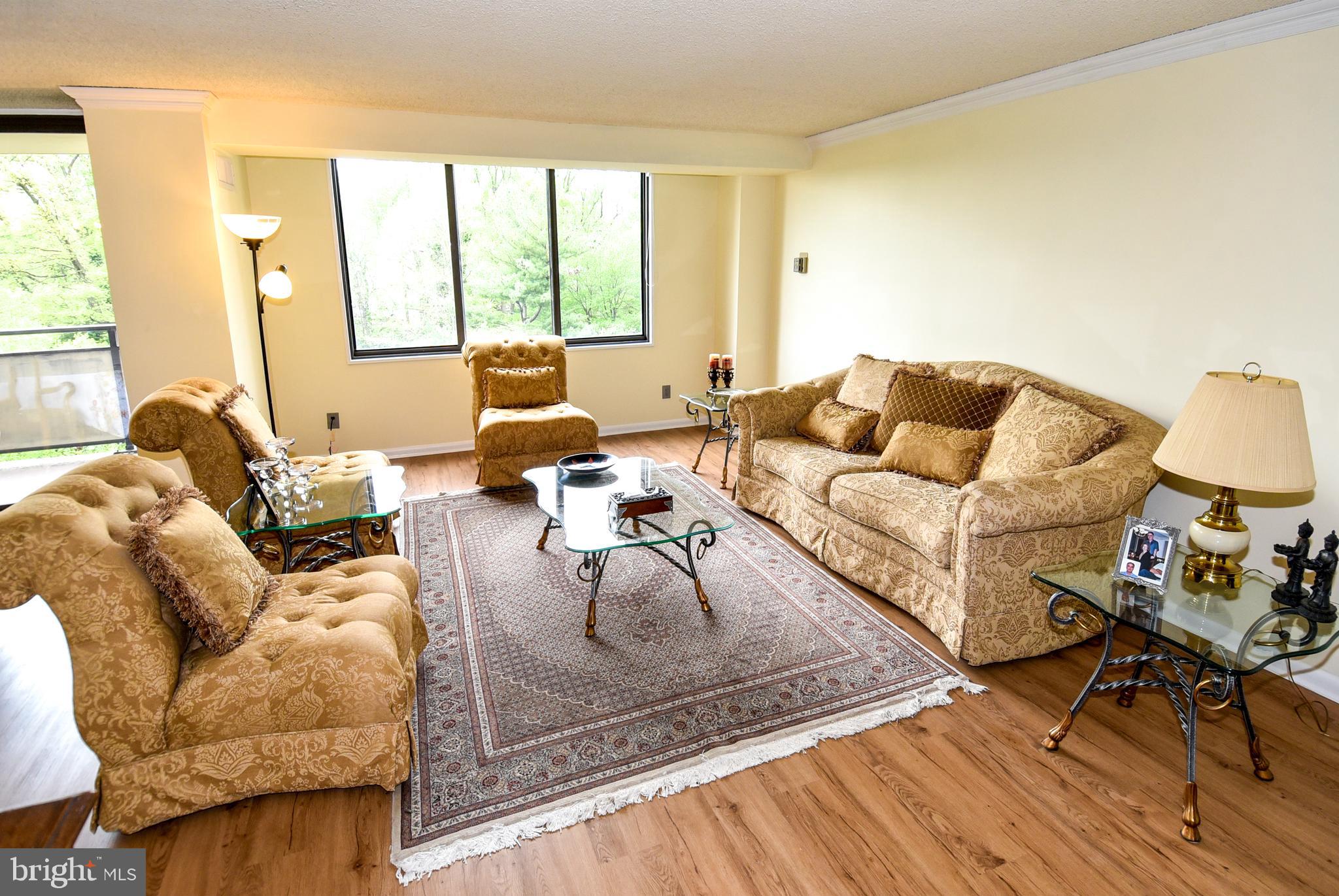 PROMENADE TOWERS - Residential