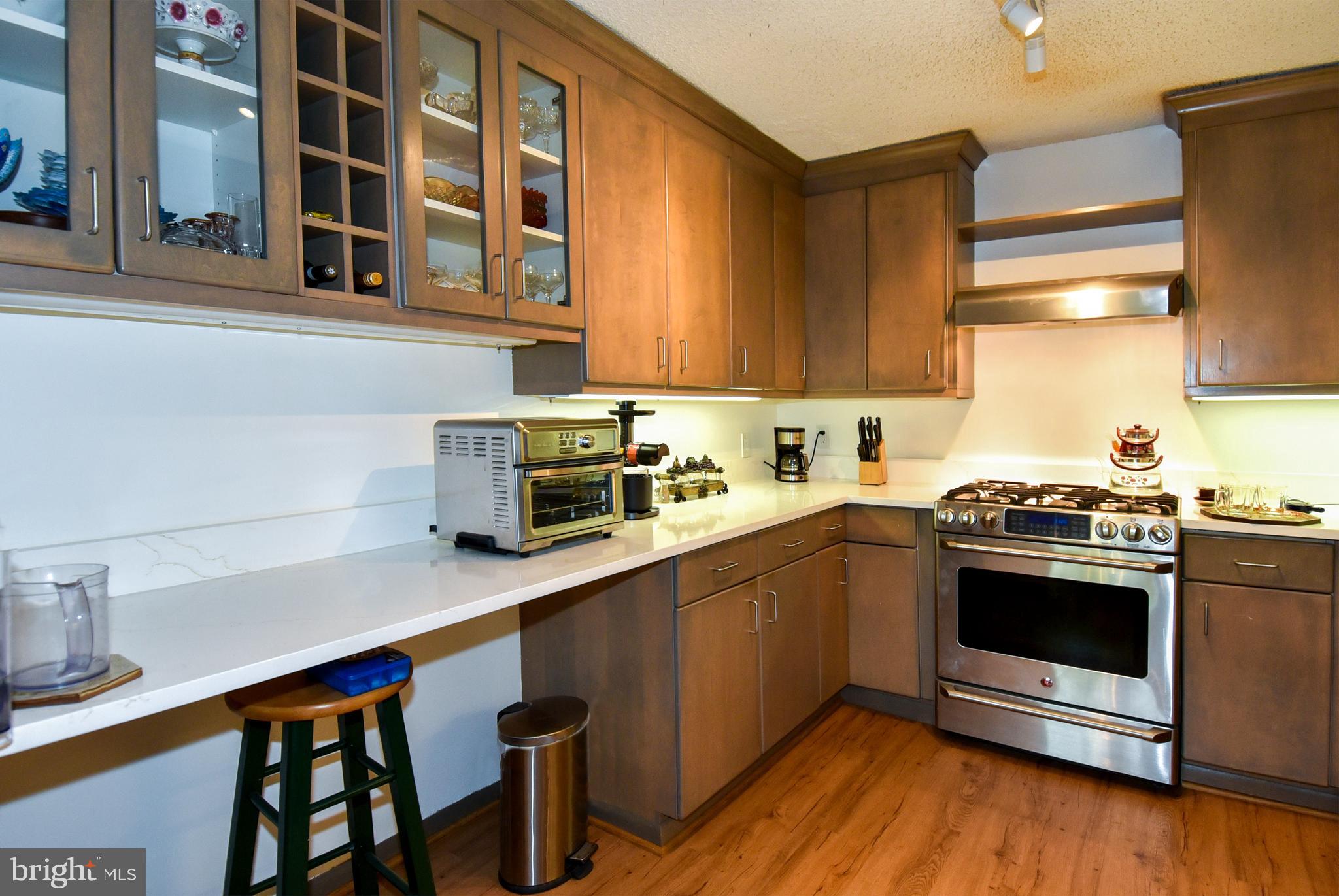 PROMENADE TOWERS - Residential