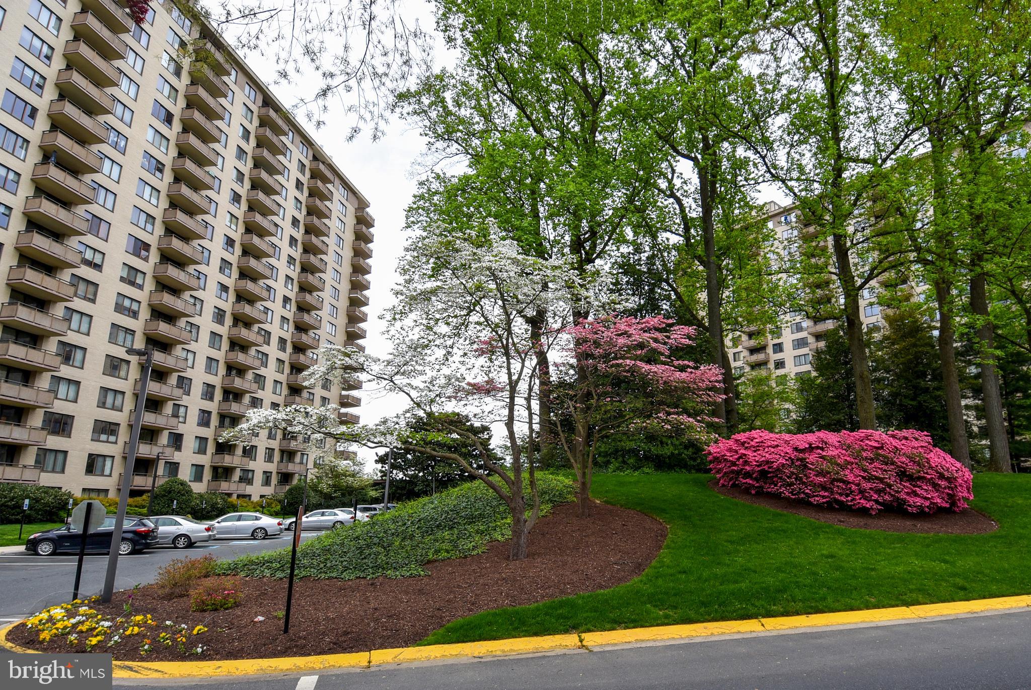 PROMENADE TOWERS - Residential