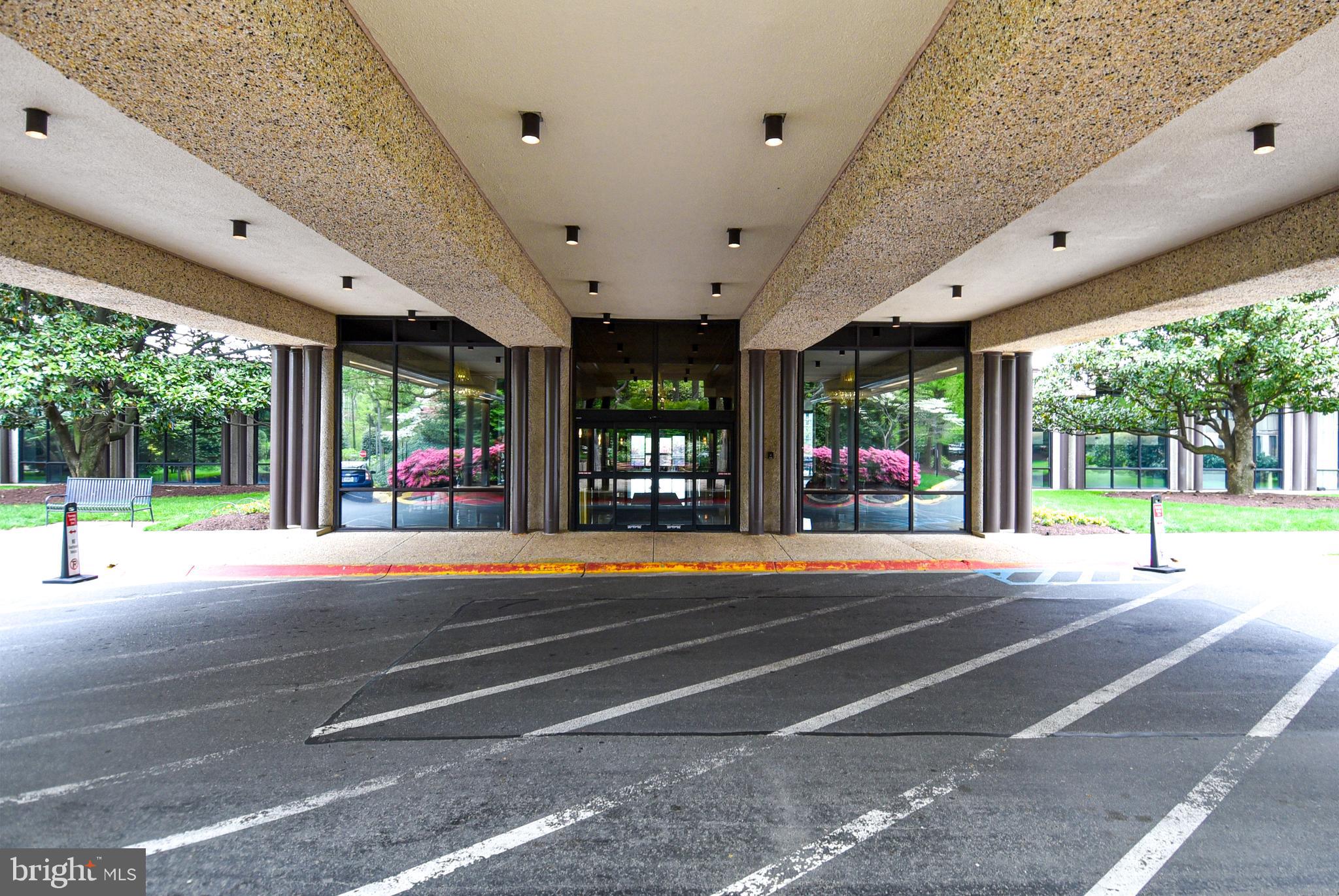 PROMENADE TOWERS - Residential