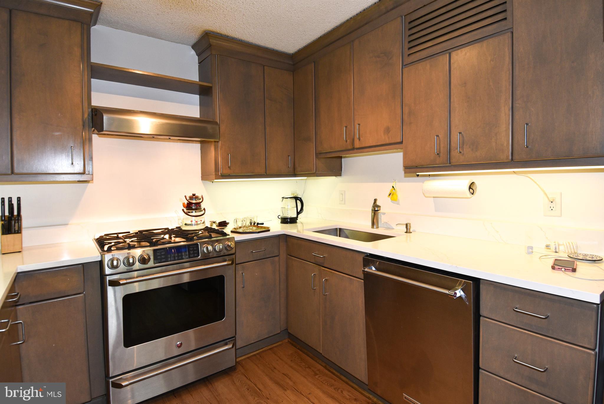 PROMENADE TOWERS - Residential