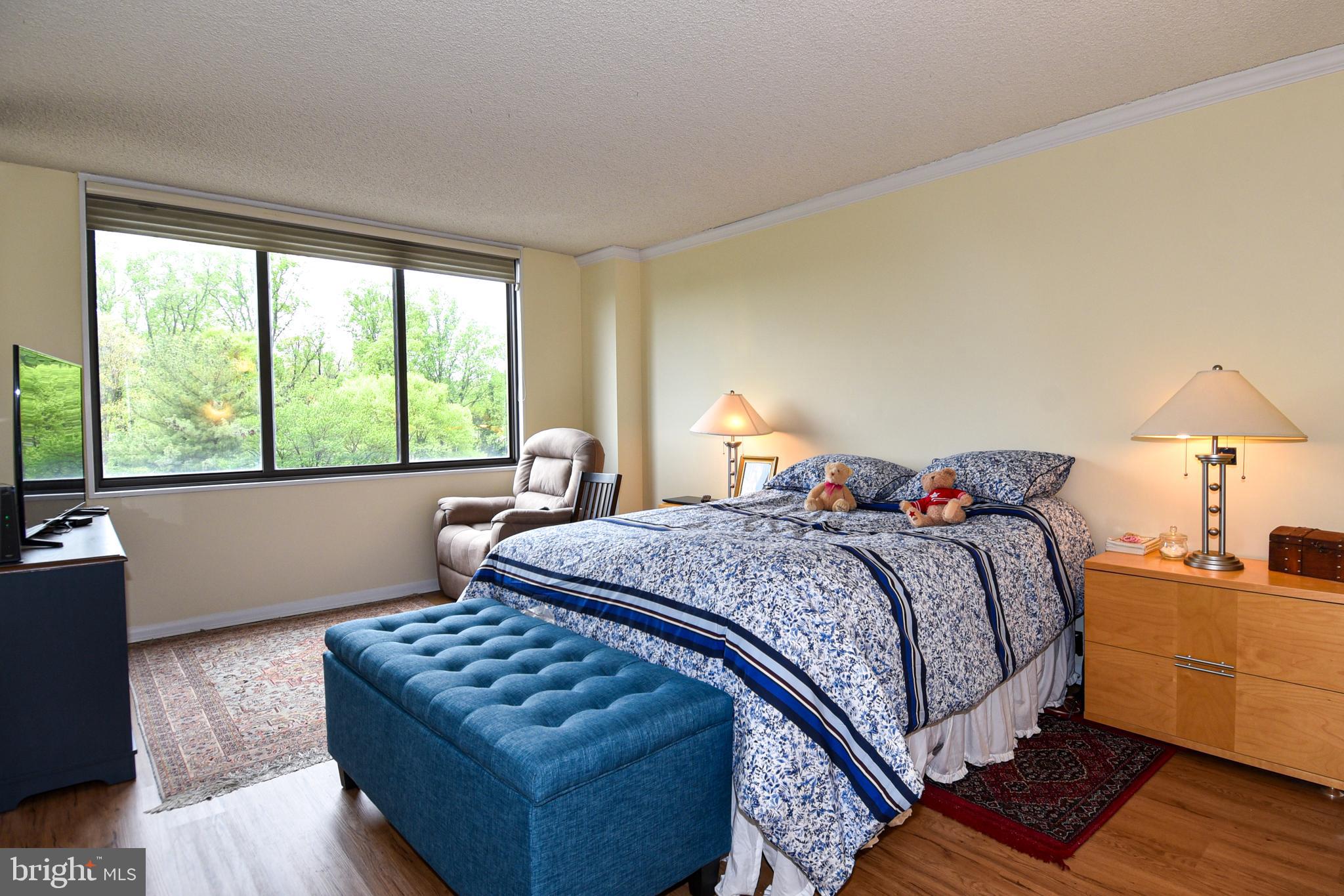 PROMENADE TOWERS - Residential