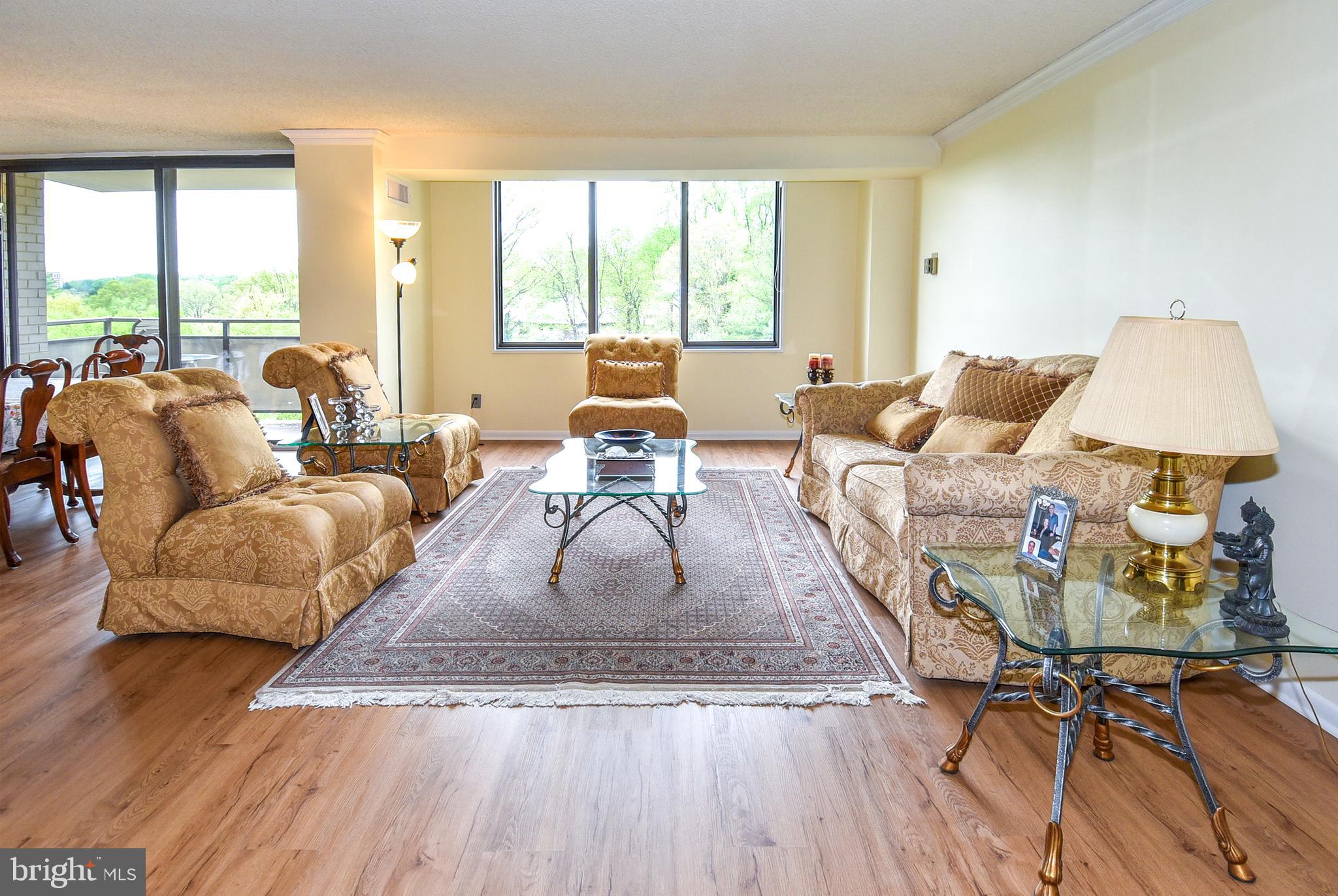 PROMENADE TOWERS - Residential