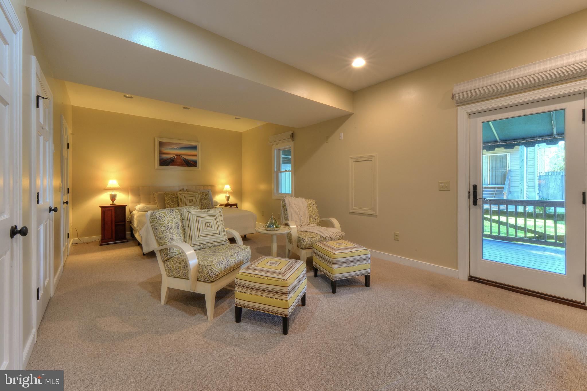 SILVER LAKE MANOR - Residential