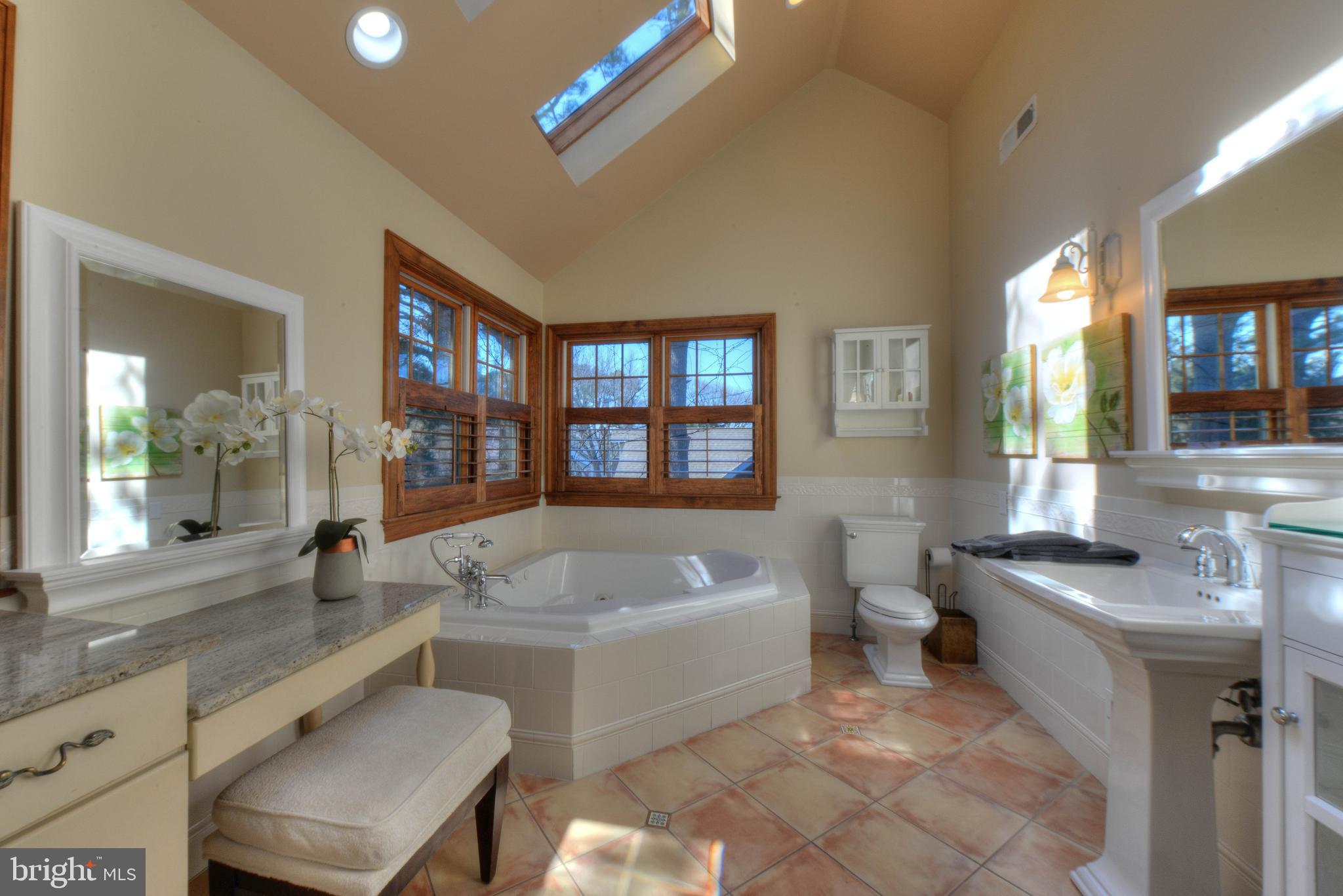 SILVER LAKE MANOR - Residential