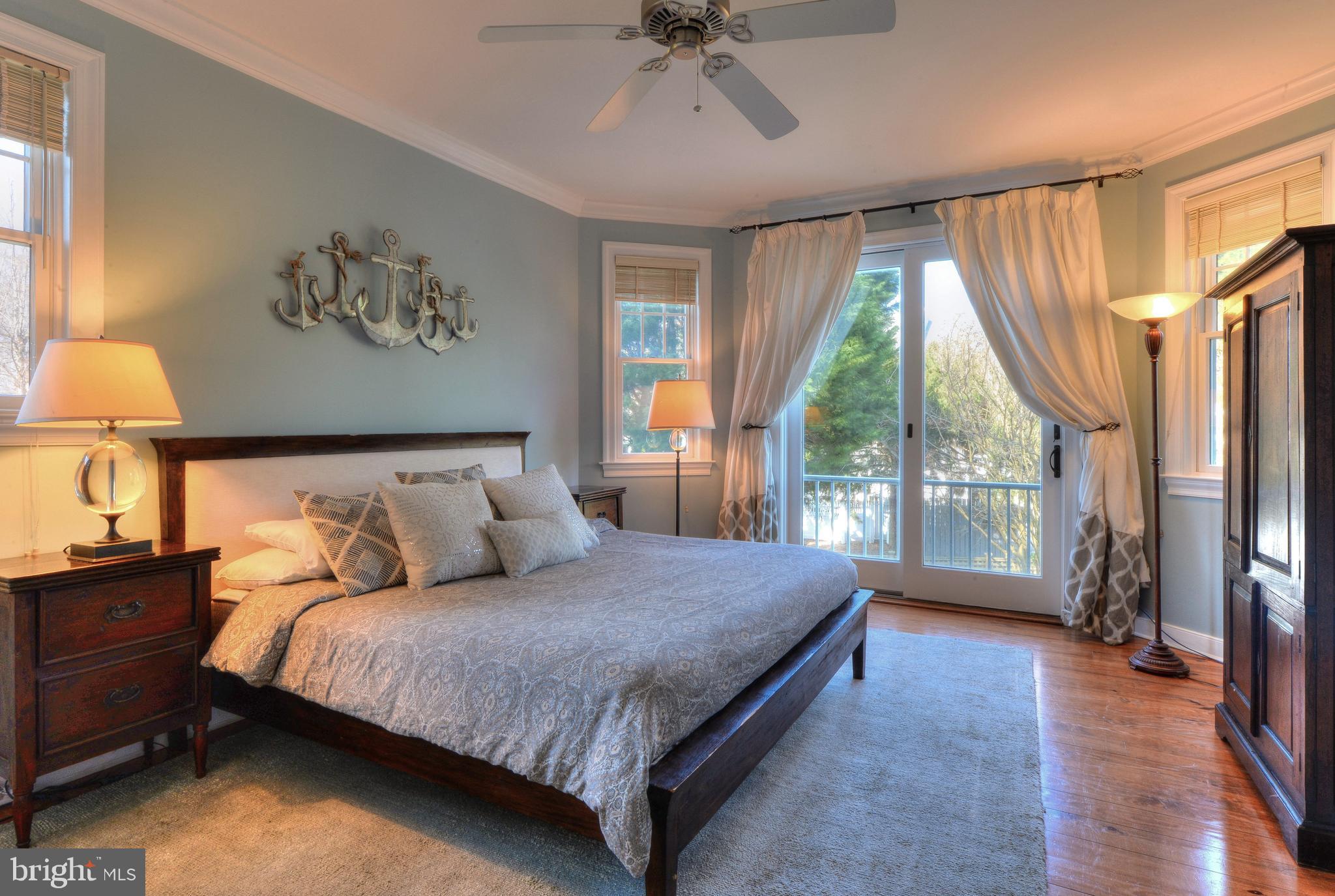 SILVER LAKE MANOR - Residential