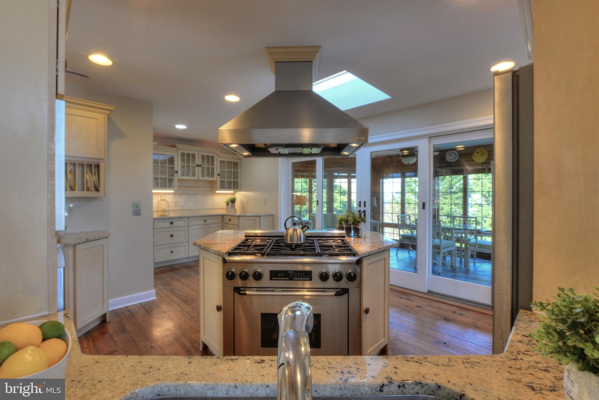 SILVER LAKE MANOR - Residential