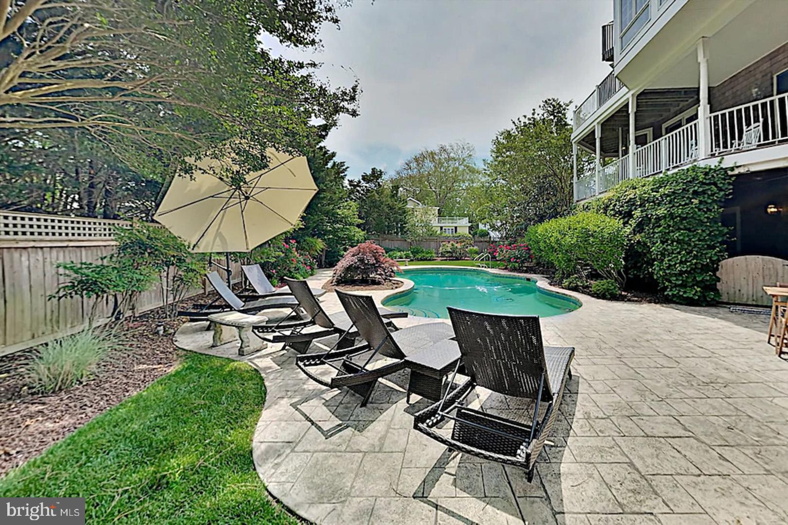 SILVER LAKE MANOR - Residential