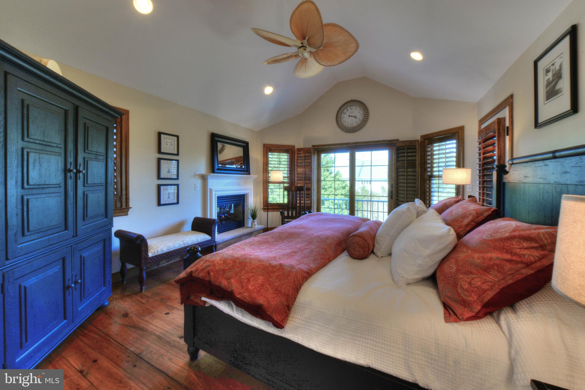 SILVER LAKE MANOR - Residential