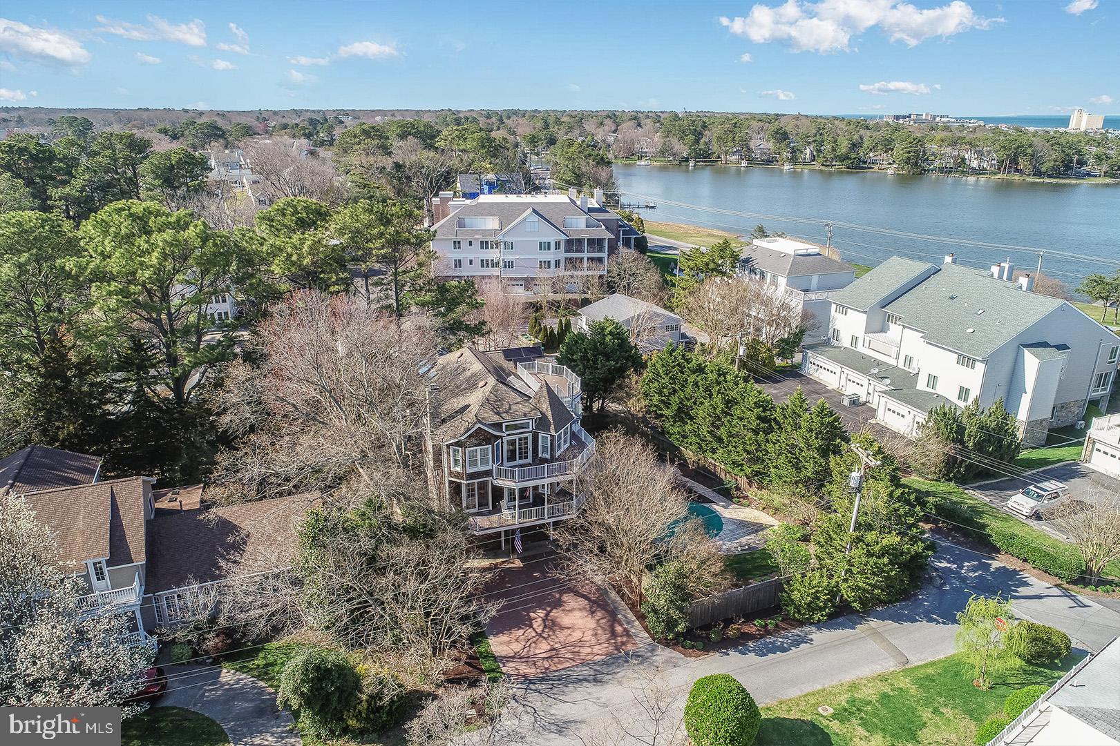 SILVER LAKE MANOR - Residential