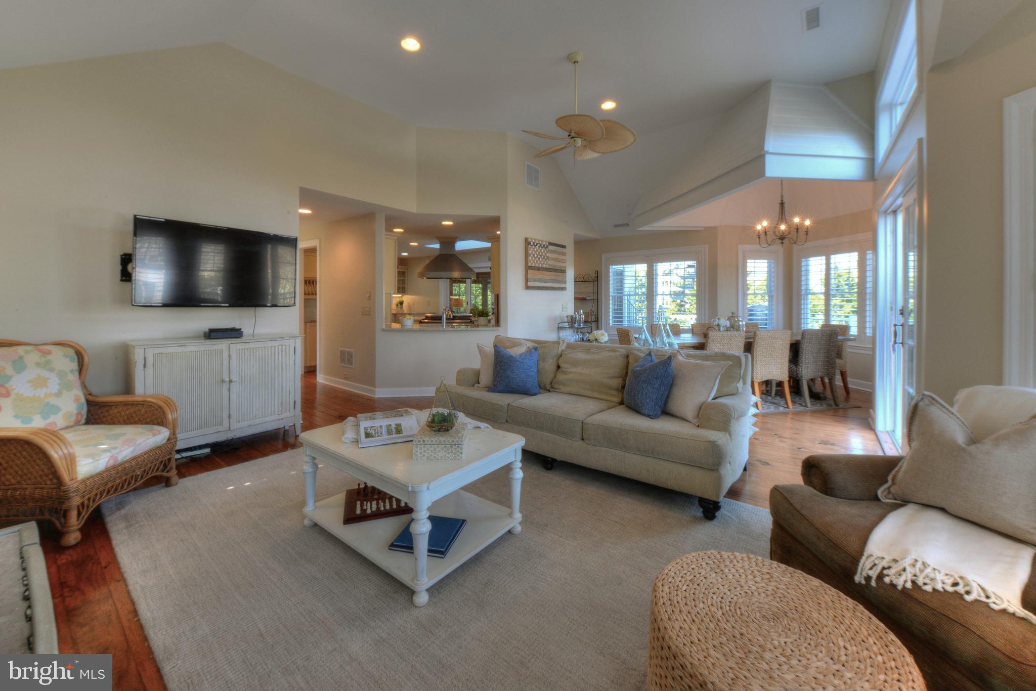 SILVER LAKE MANOR - Residential