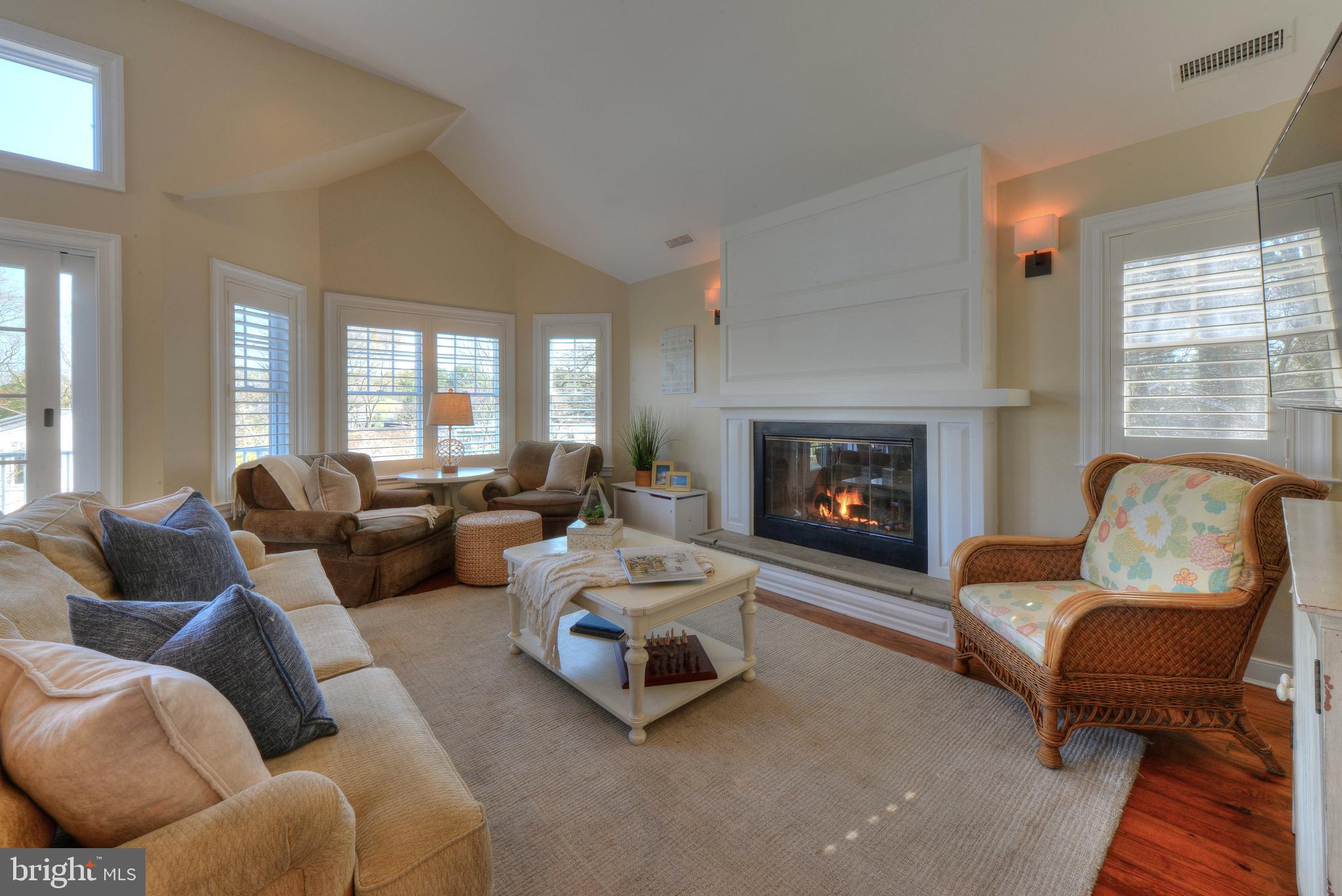 SILVER LAKE MANOR - Residential