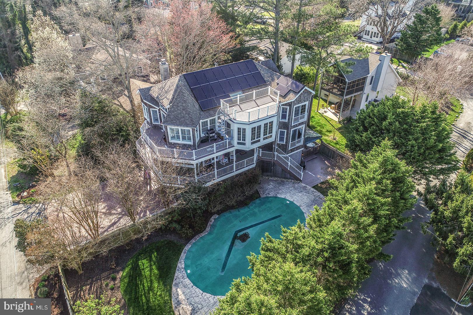 SILVER LAKE MANOR - Residential