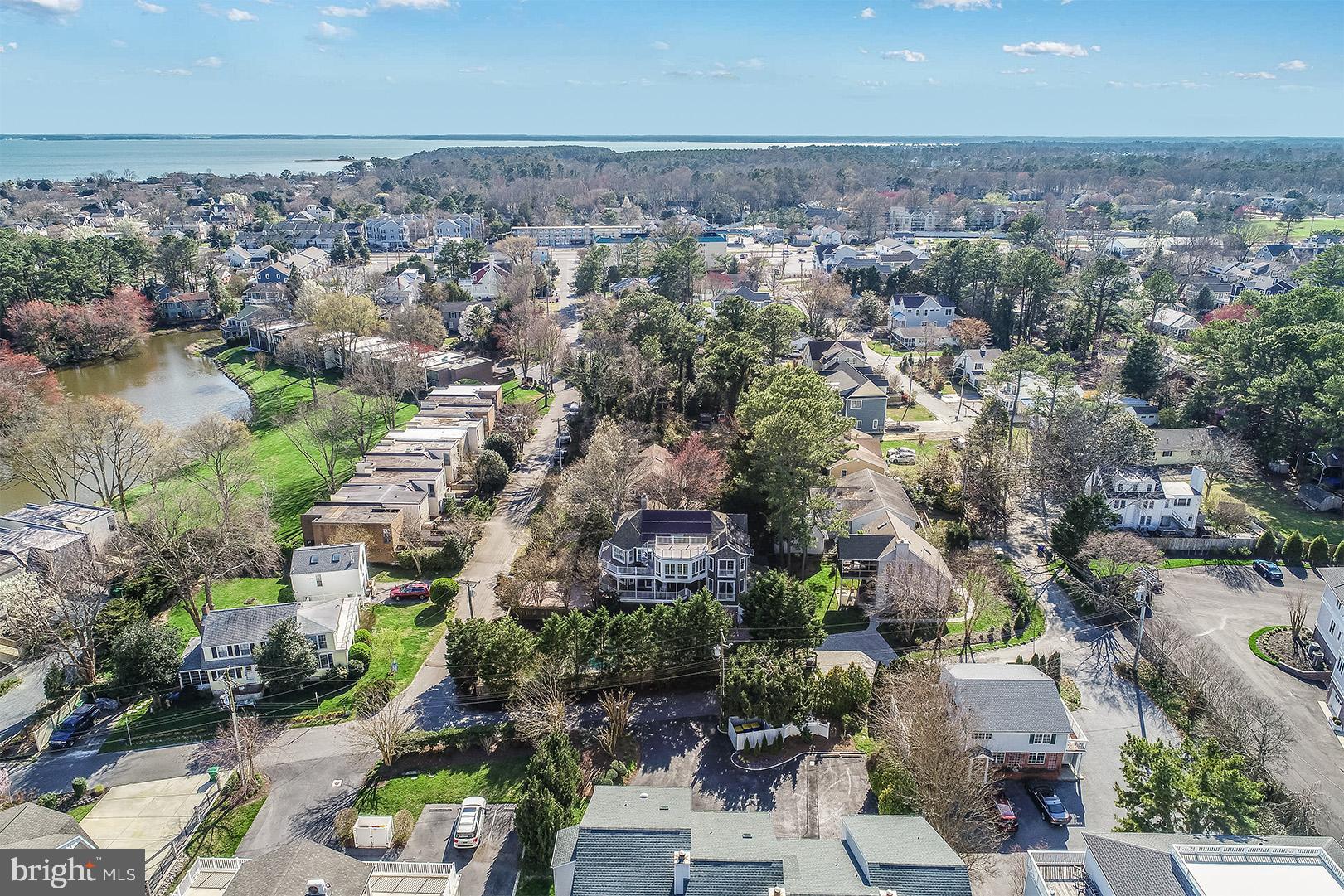 SILVER LAKE MANOR - Residential