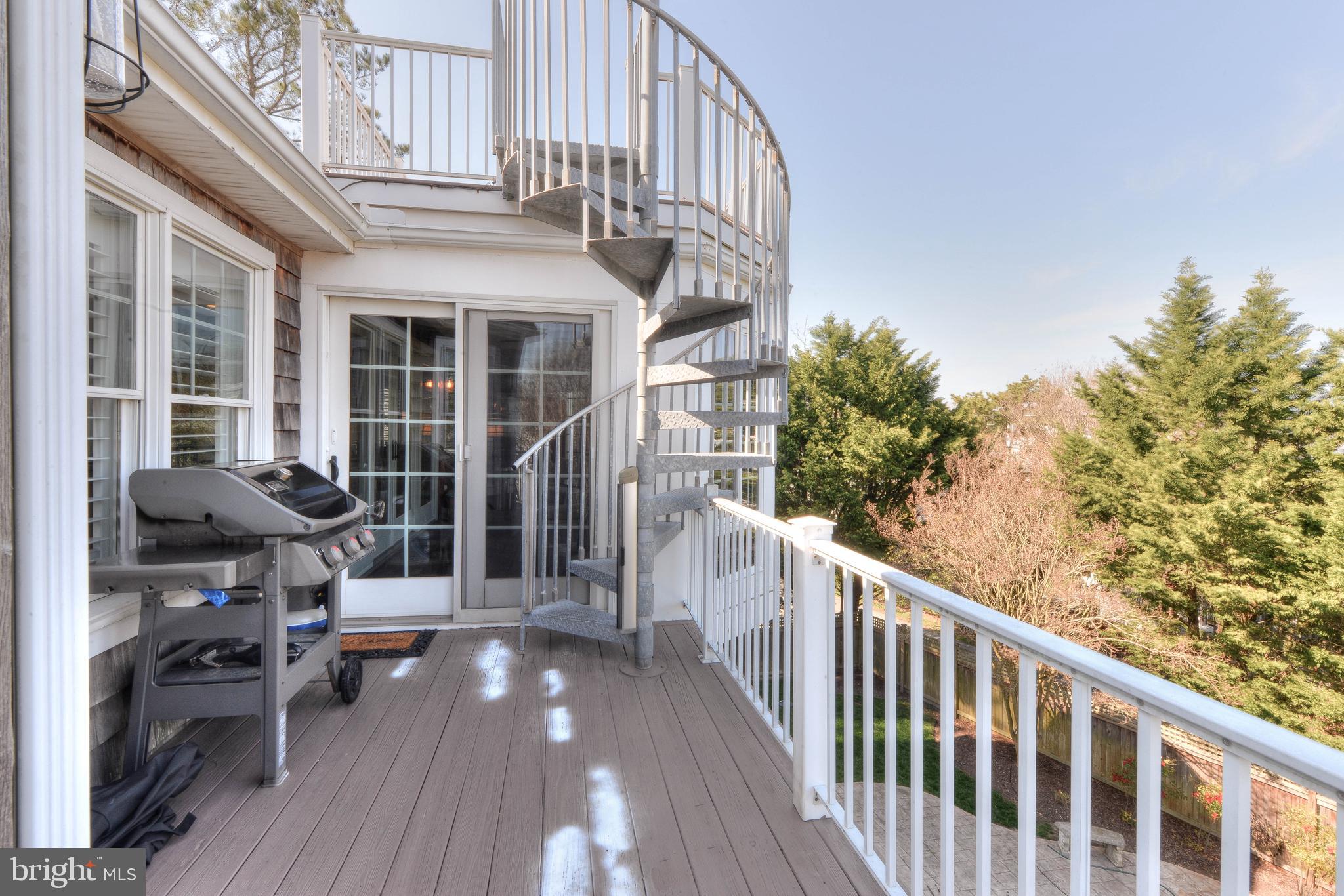 SILVER LAKE MANOR - Residential