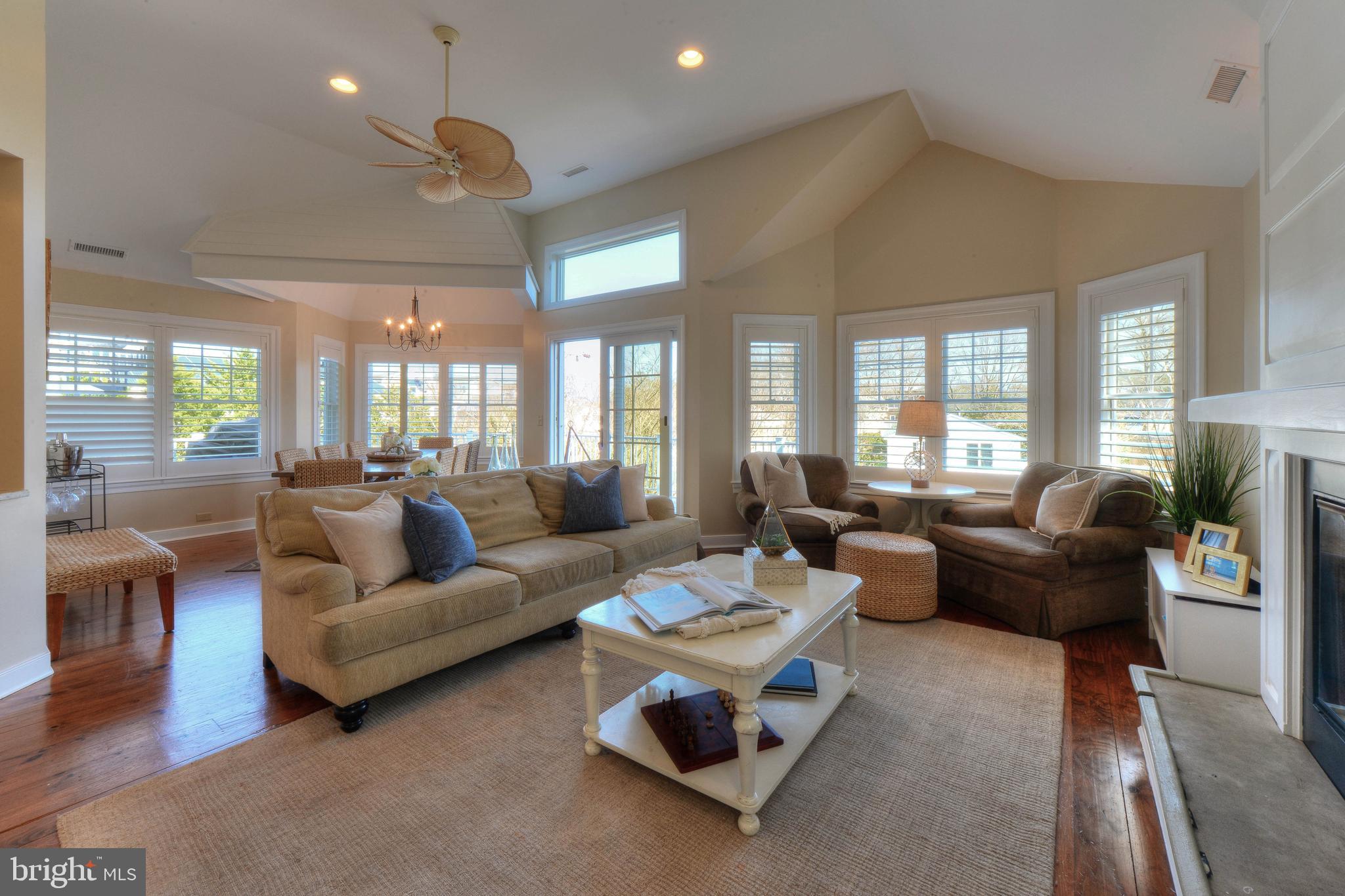 SILVER LAKE MANOR - Residential