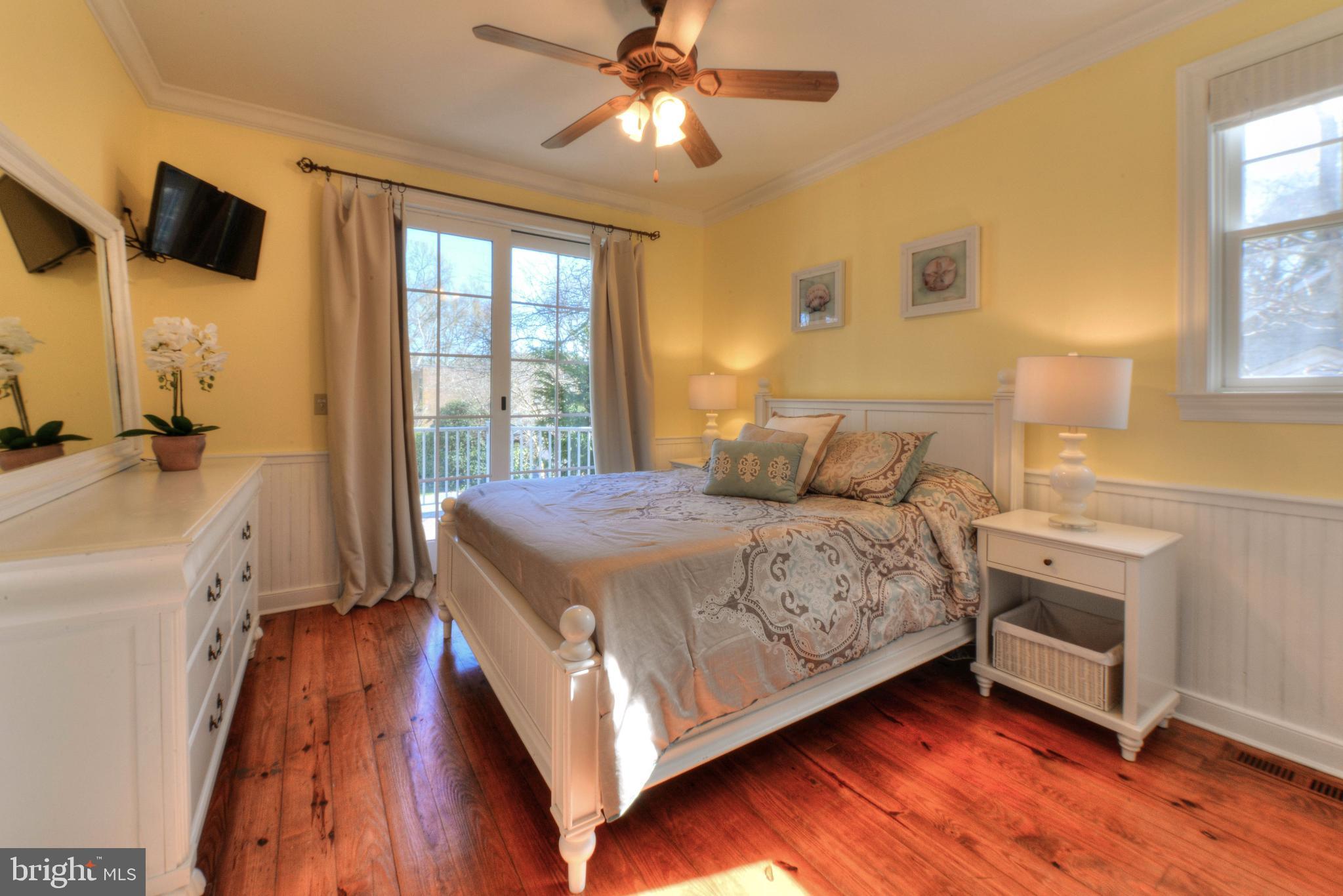 SILVER LAKE MANOR - Residential