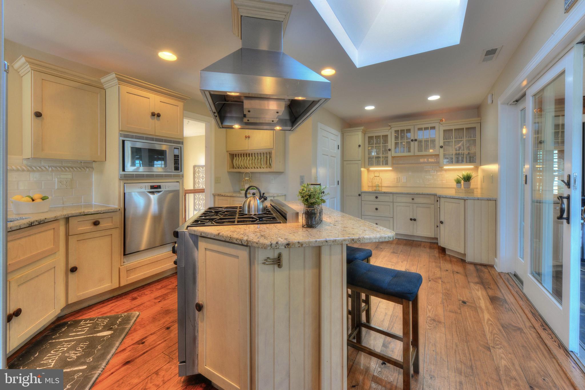 SILVER LAKE MANOR - Residential