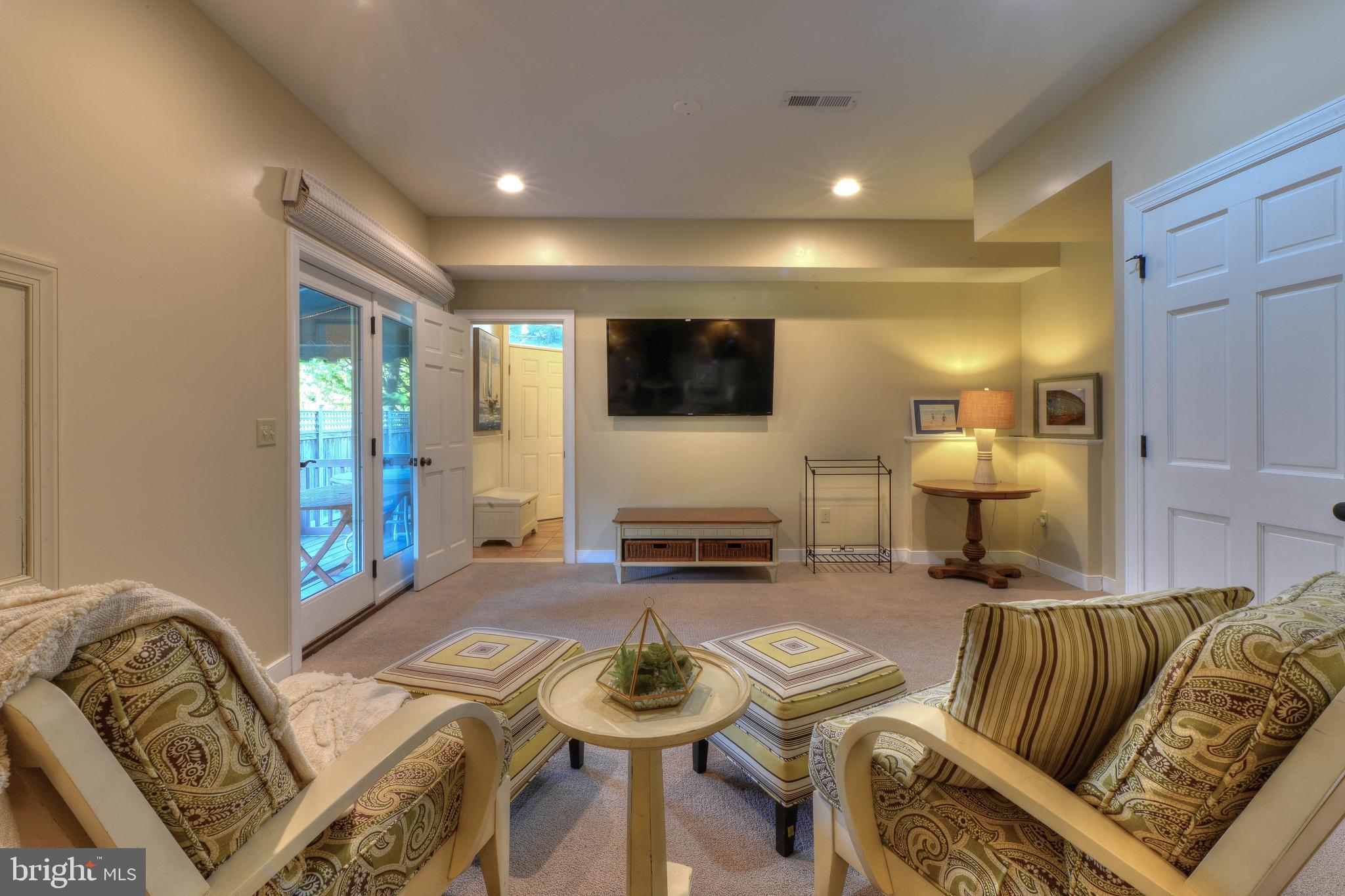 SILVER LAKE MANOR - Residential