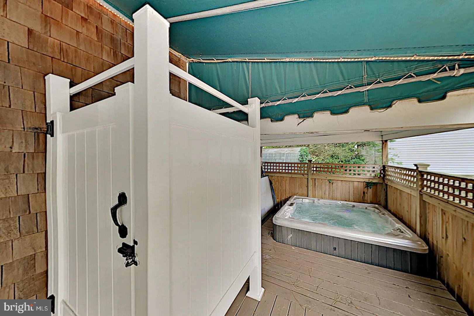 SILVER LAKE MANOR - Residential