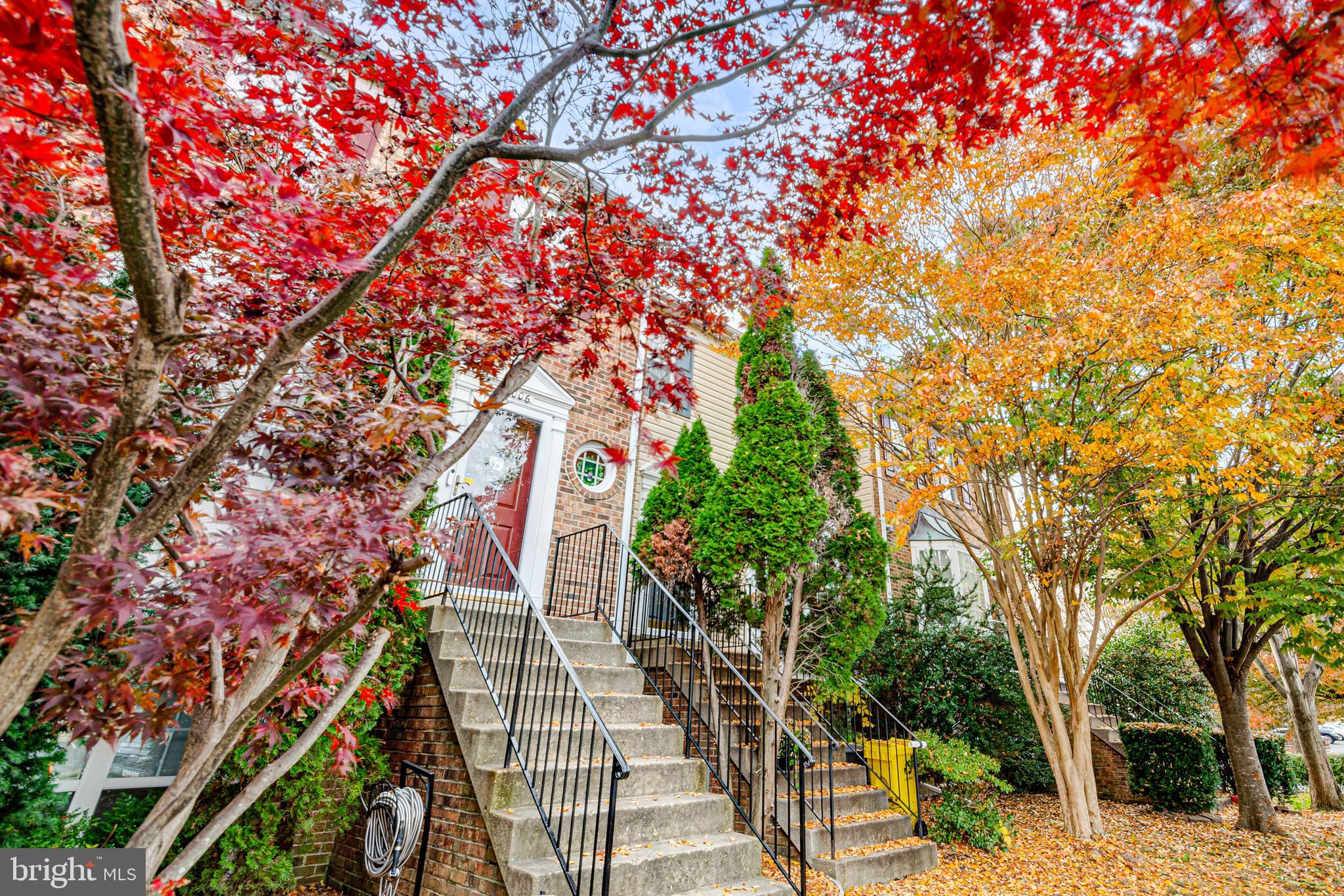 STONEHAVEN MEWS IN CROFTON VILLAGE - Residential