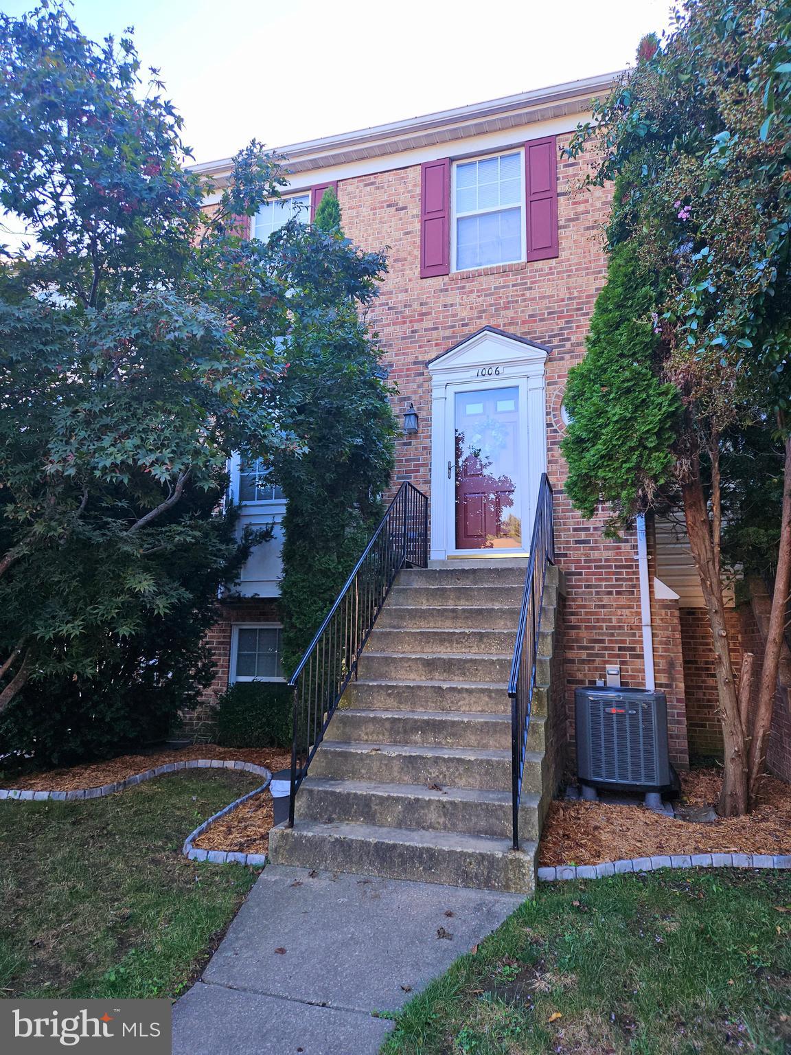 STONEHAVEN MEWS IN CROFTON VILLAGE - Residential